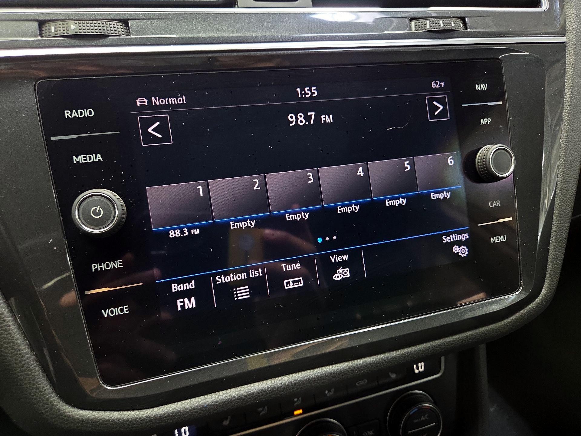 Thumbnail: 2018 Volkswagen Tiguan - 16