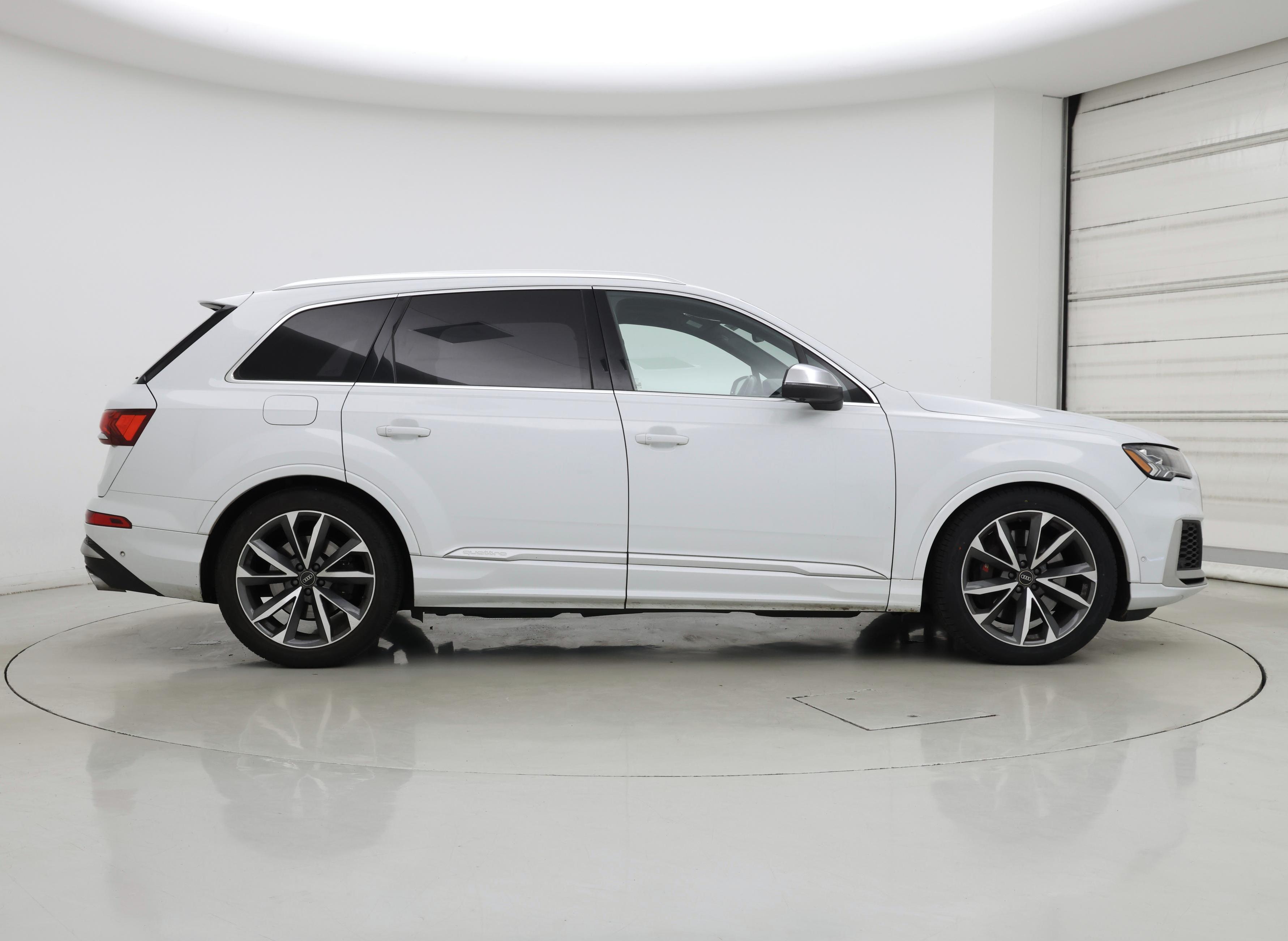 Thumbnail: 2021 Audi SQ7 - 7