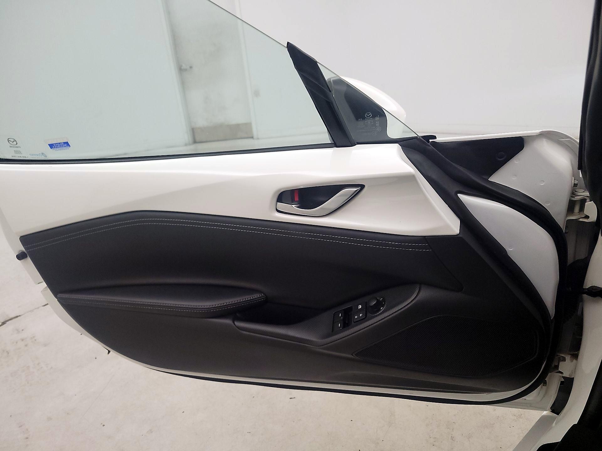 Thumbnail: 2020 Mazda MX-5 Miata - 12