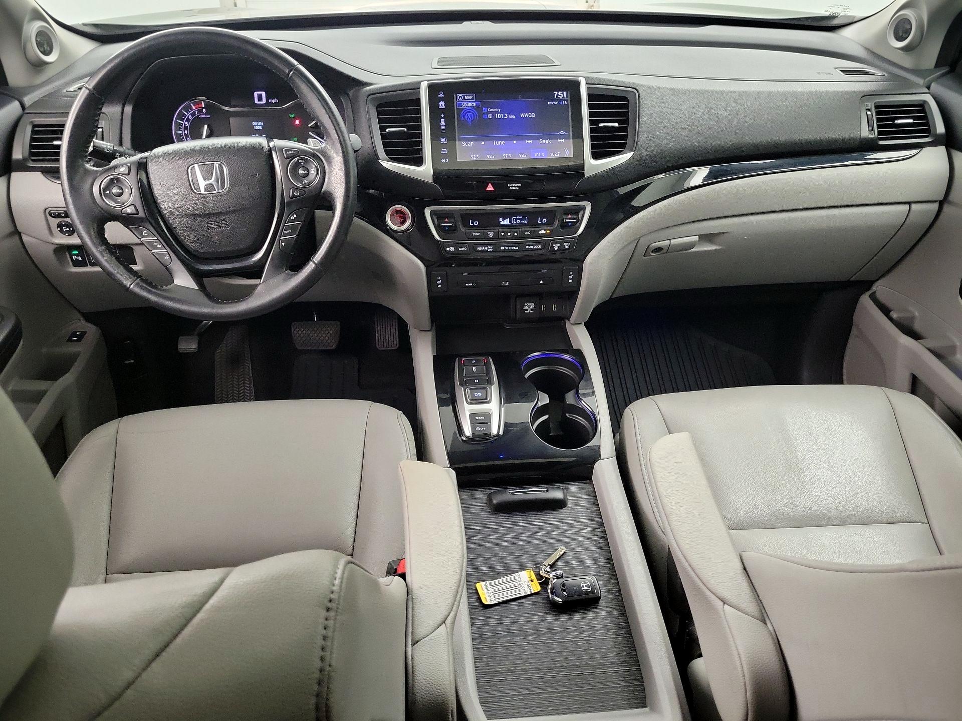 Thumbnail: 2017 Honda Pilot - 9
