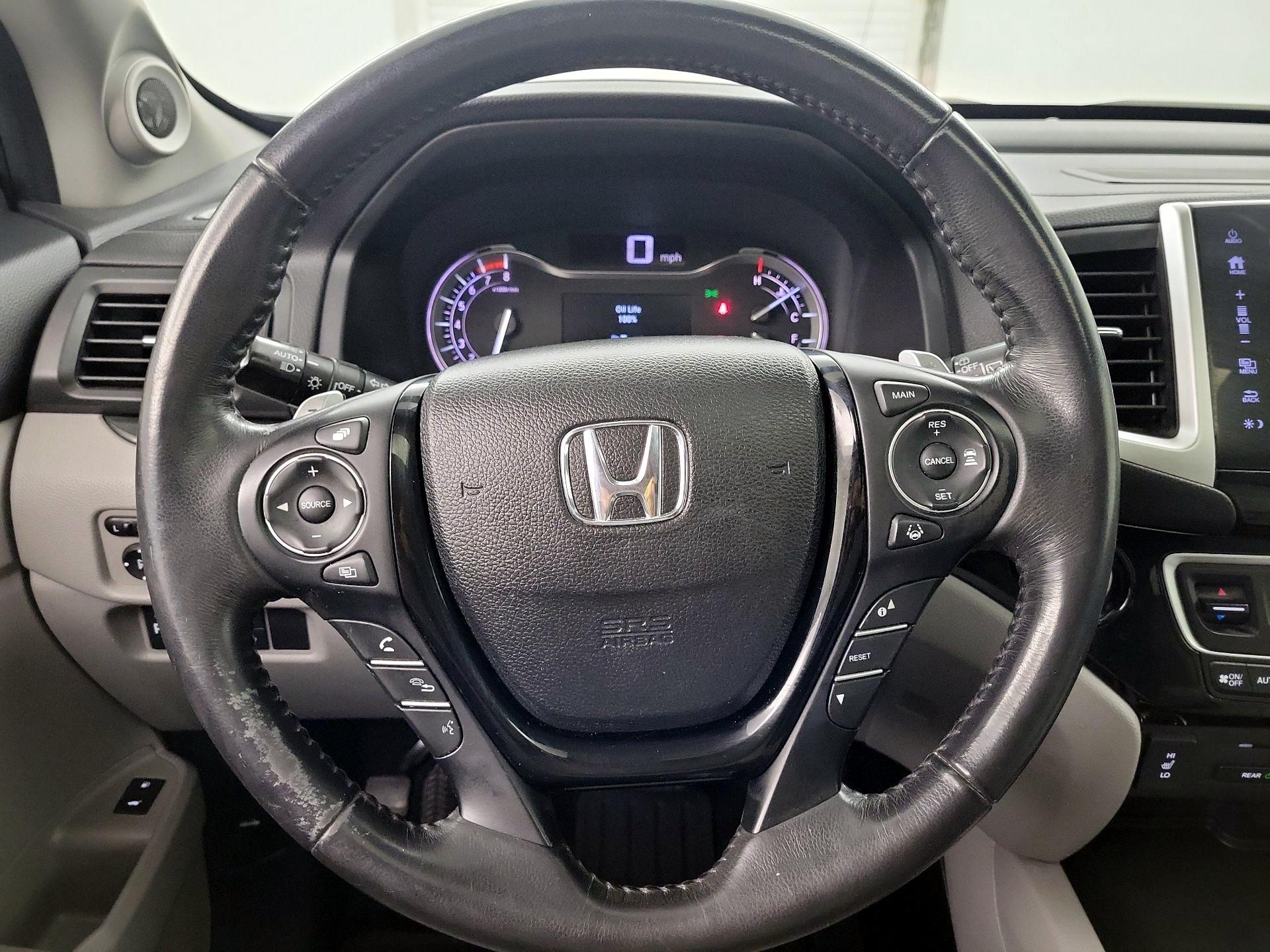 Thumbnail: 2017 Honda Pilot - 10
