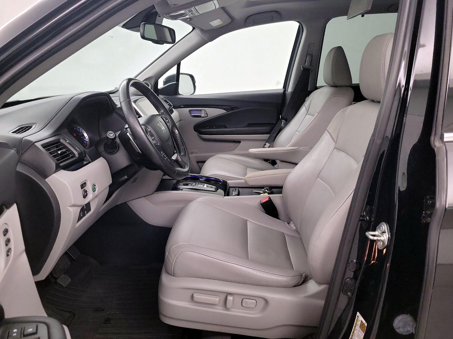Thumbnail: 2017 Honda Pilot - 11