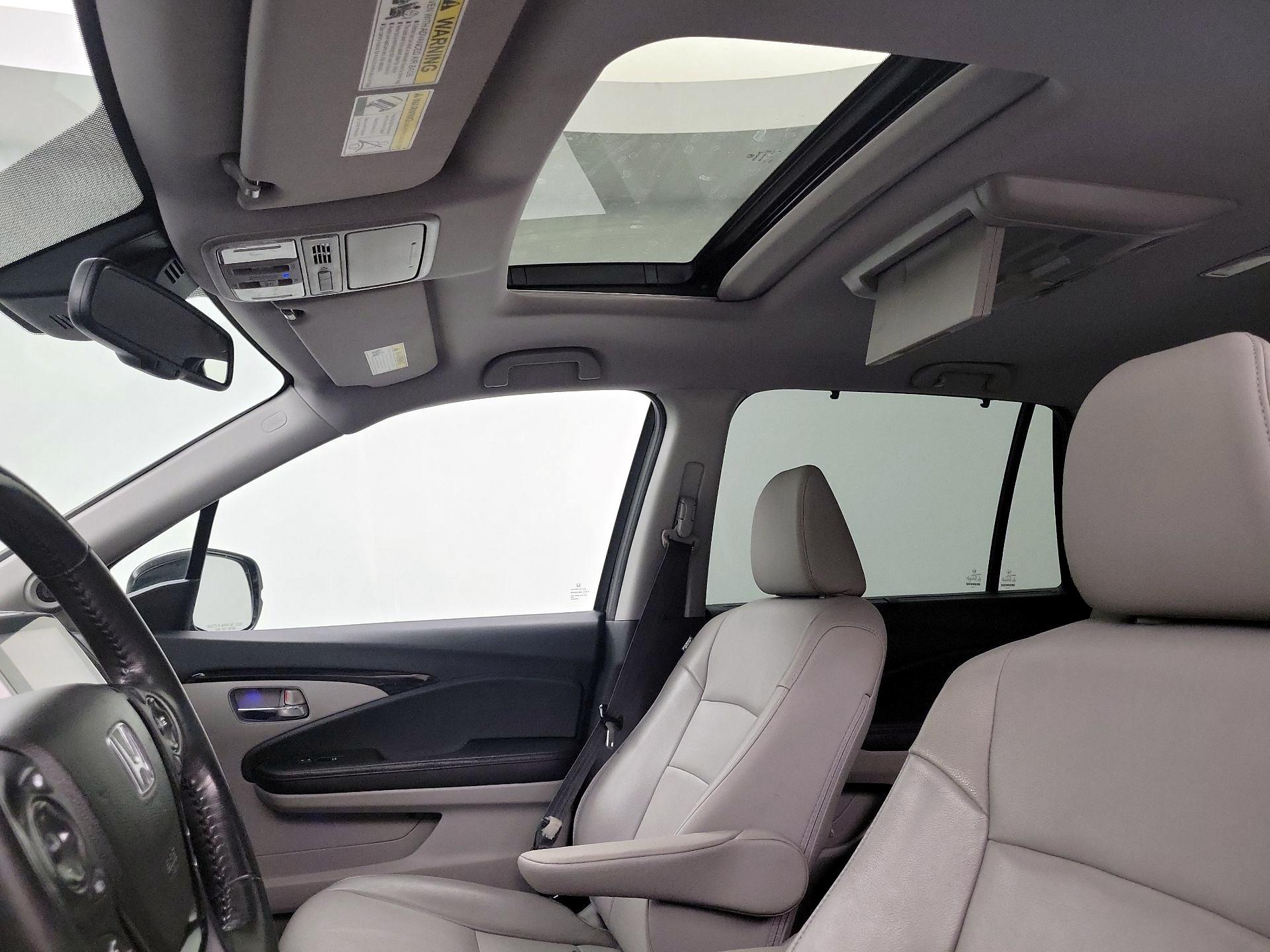 Thumbnail: 2017 Honda Pilot - 19