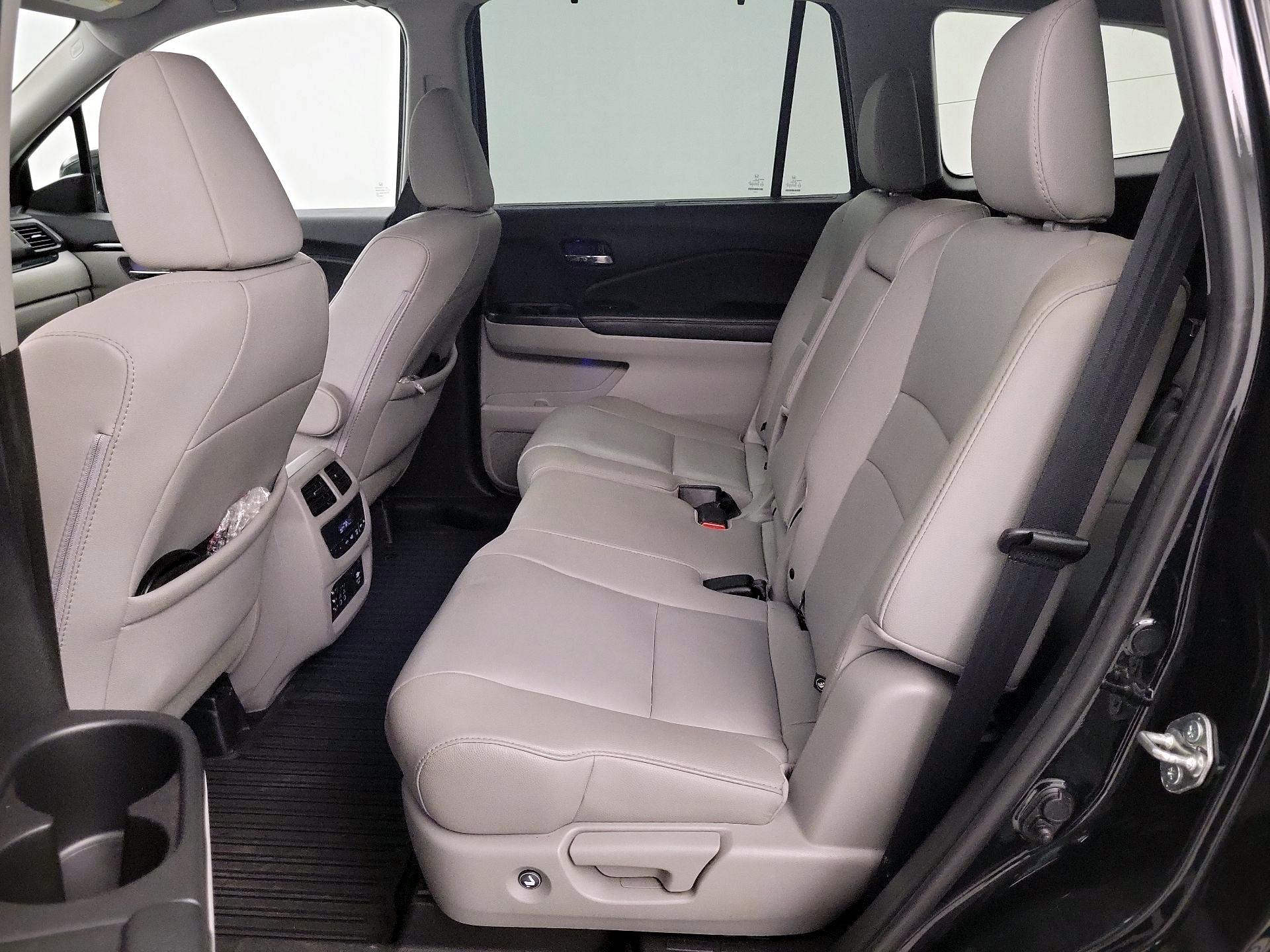 Thumbnail: 2017 Honda Pilot - 20