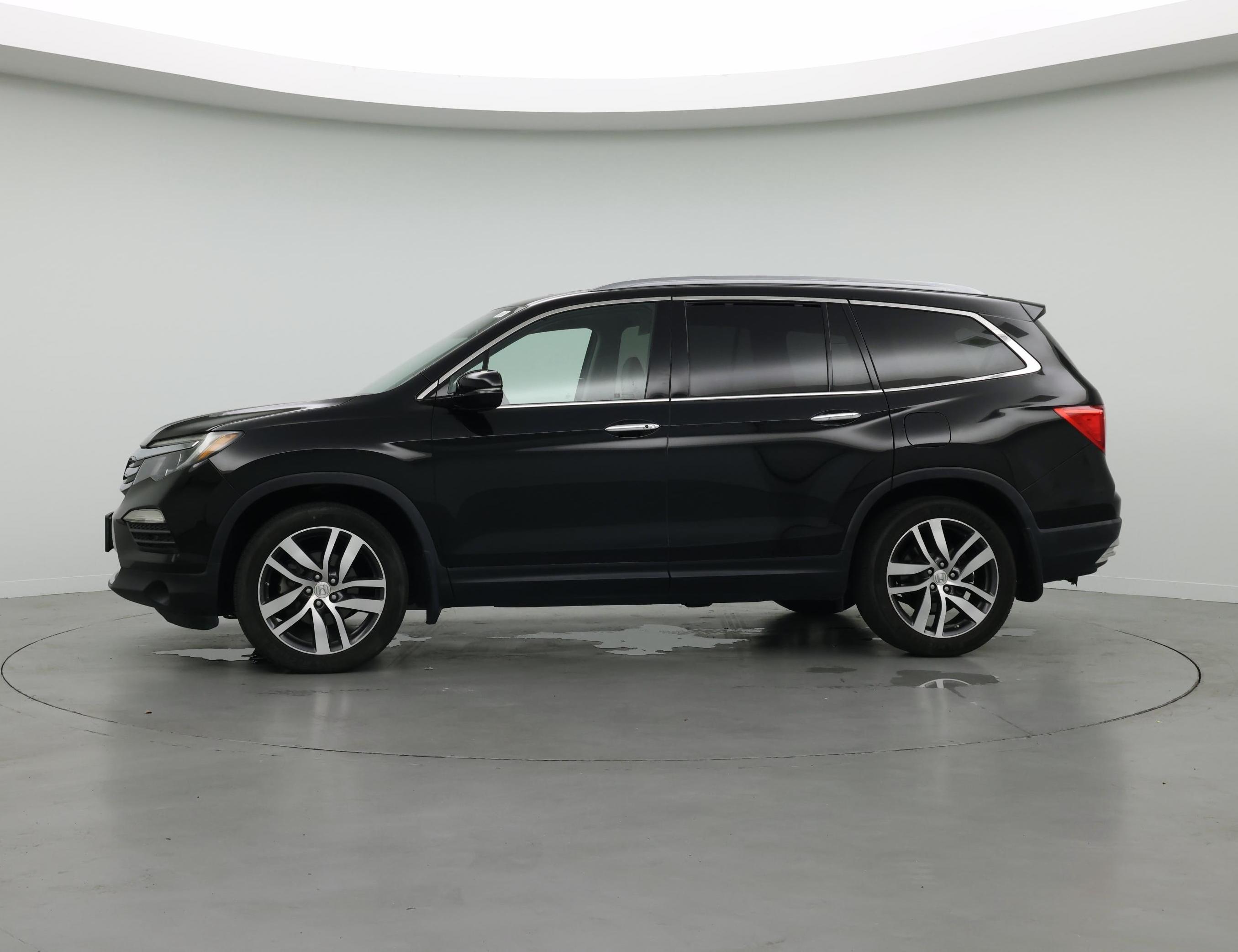 Thumbnail: 2017 Honda Pilot - 3