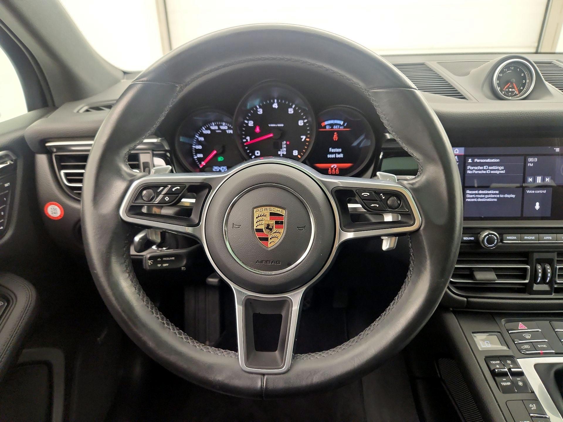 Thumbnail: 2021 Porsche Macan - 10