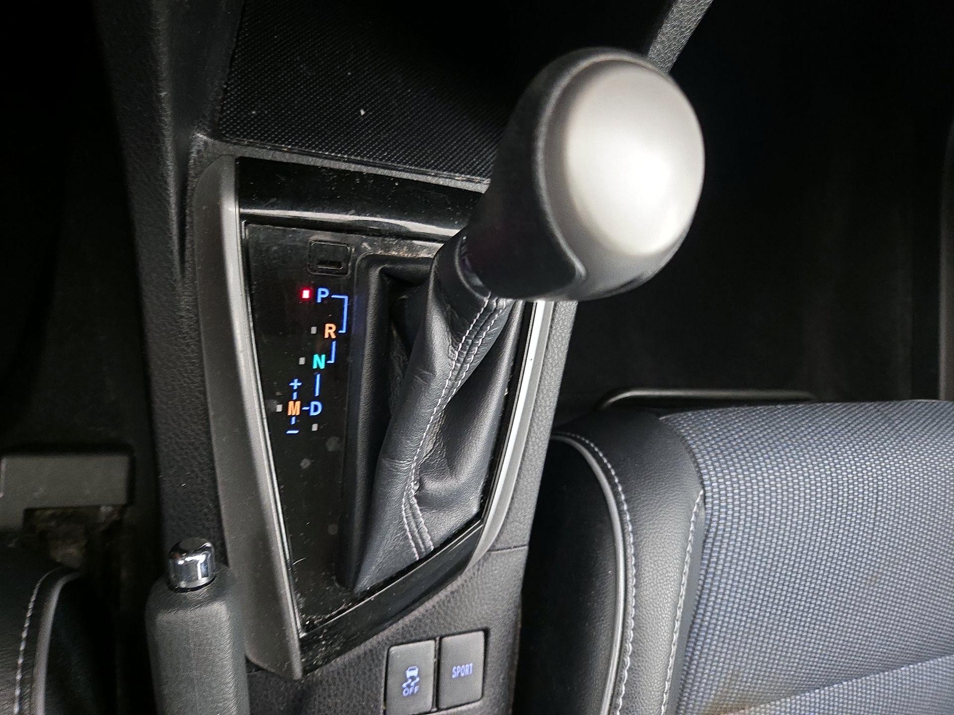 Thumbnail: 2015 Toyota Corolla - 17