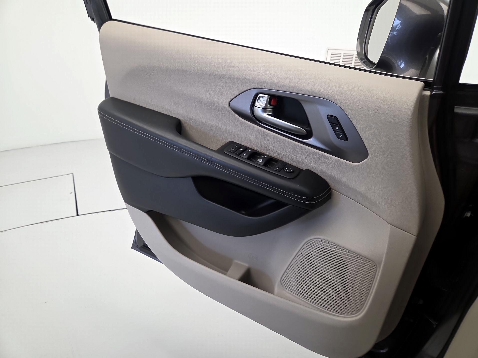 Thumbnail: 2021 Chrysler Pacifica - 12