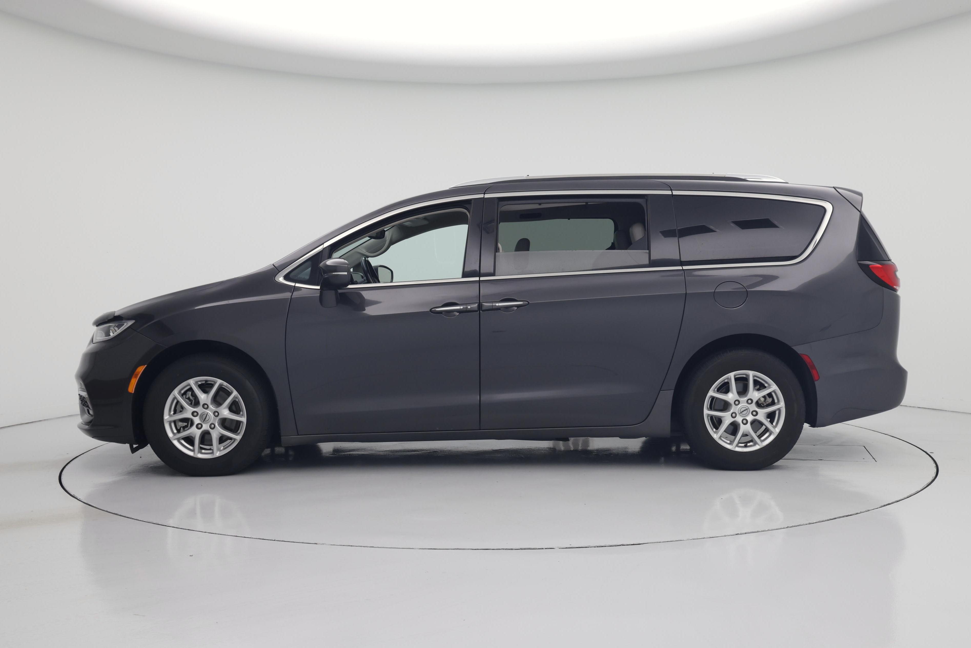 Thumbnail: 2021 Chrysler Pacifica - 3