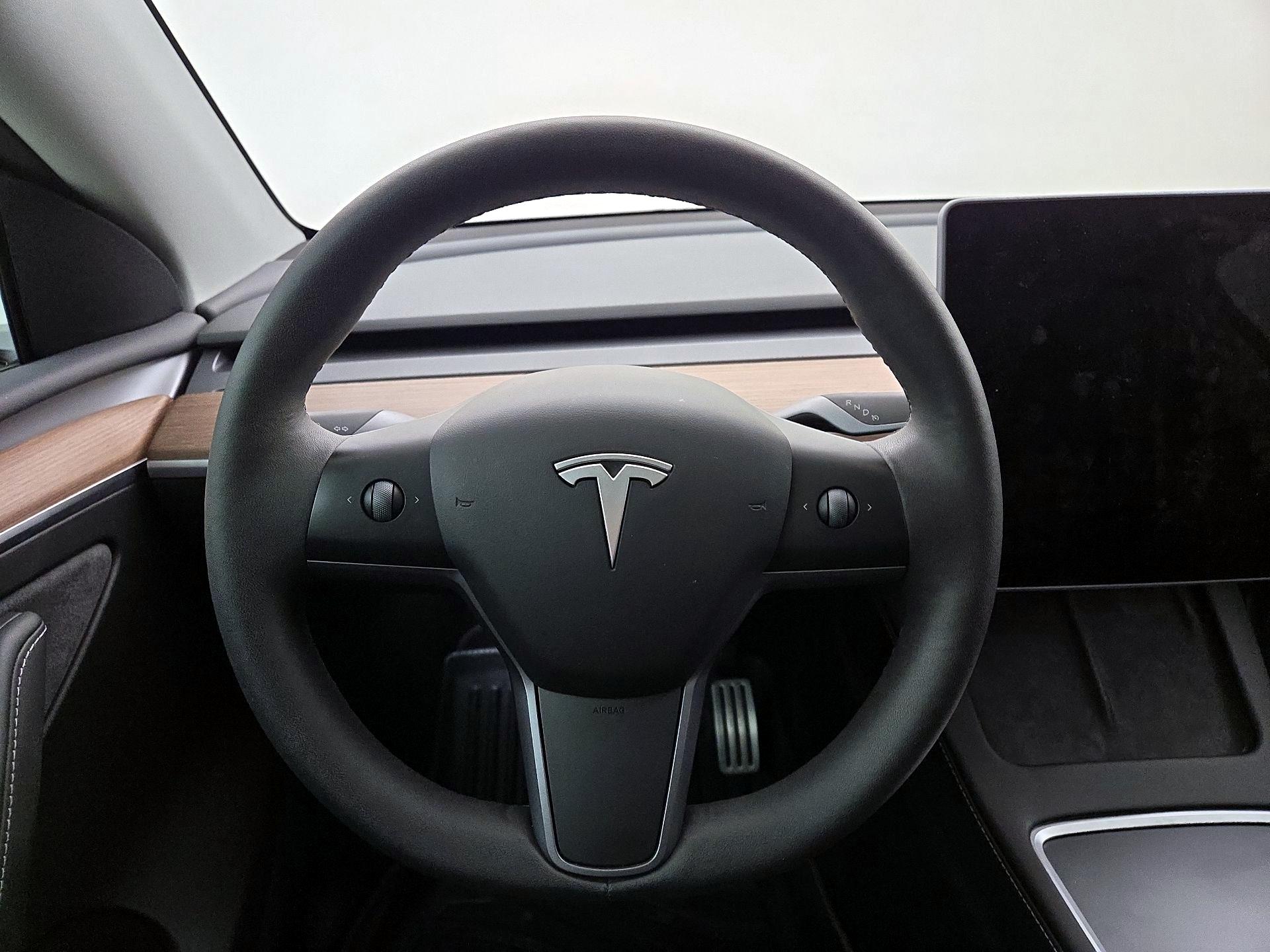 Thumbnail: 2023 Tesla Model Y - 10