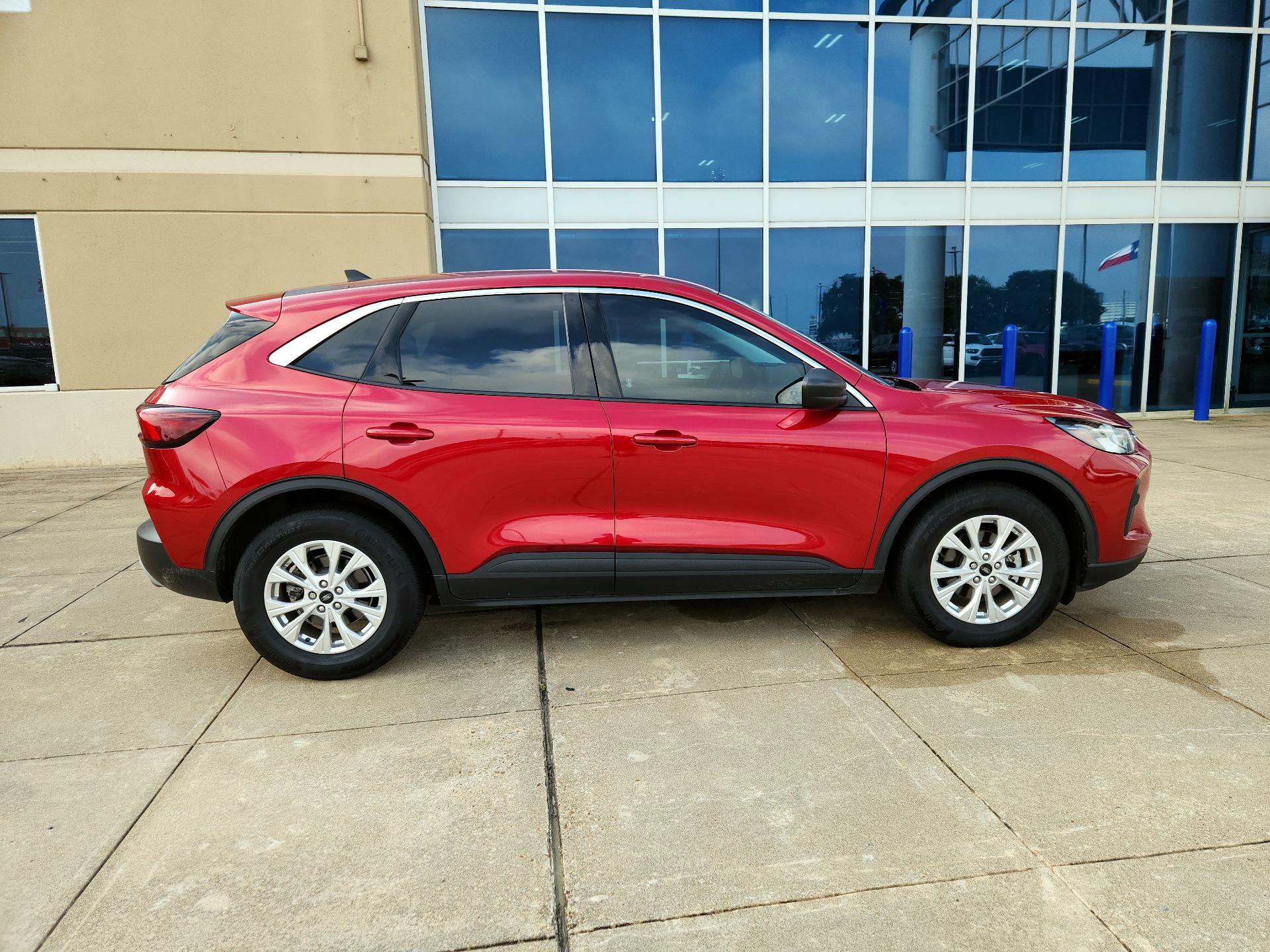 Thumbnail: 2023 Ford Escape - 4