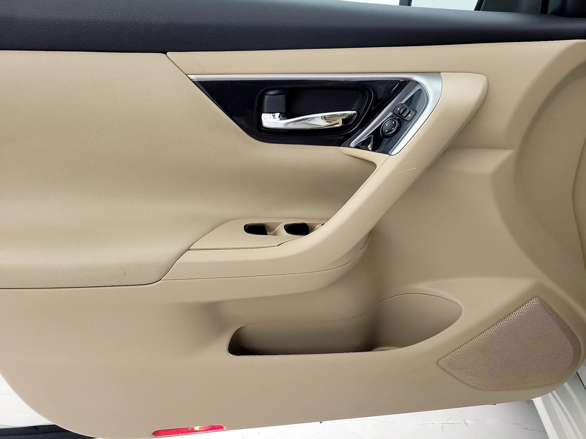 Thumbnail: 2014 Nissan Altima - 12