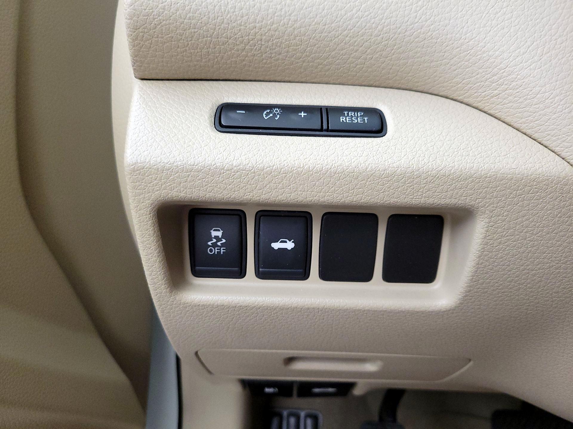 Thumbnail: 2014 Nissan Altima - 13