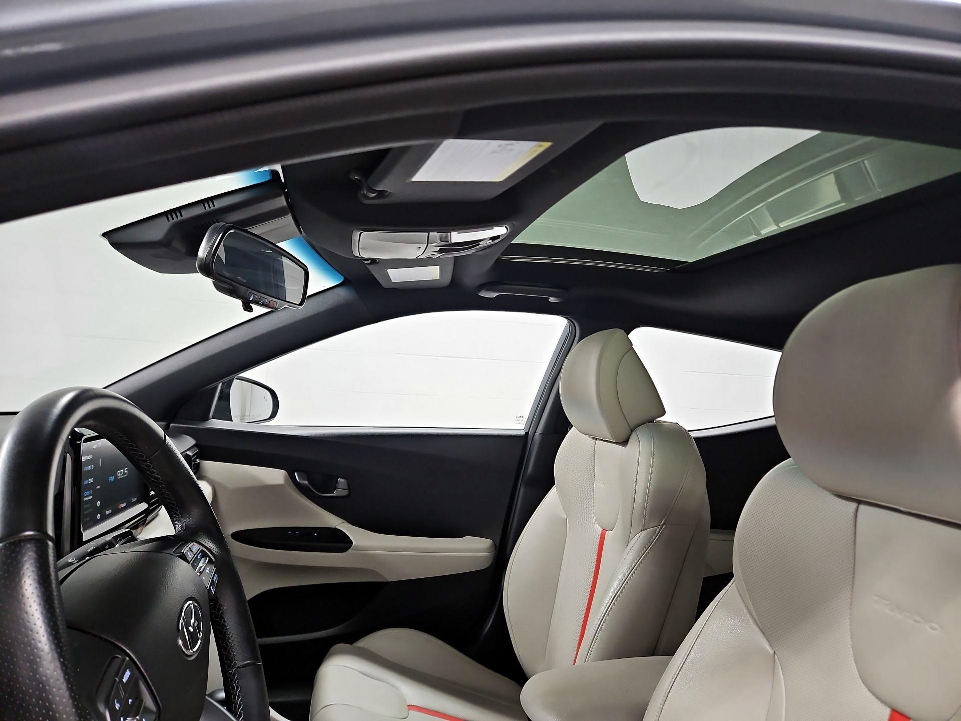Thumbnail: 2020 Hyundai Veloster - 20