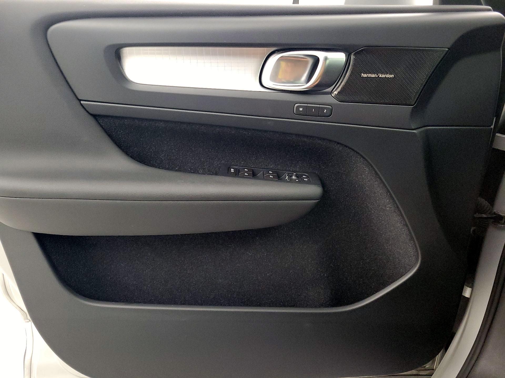 Thumbnail: 2019 Volvo XC40 - 12
