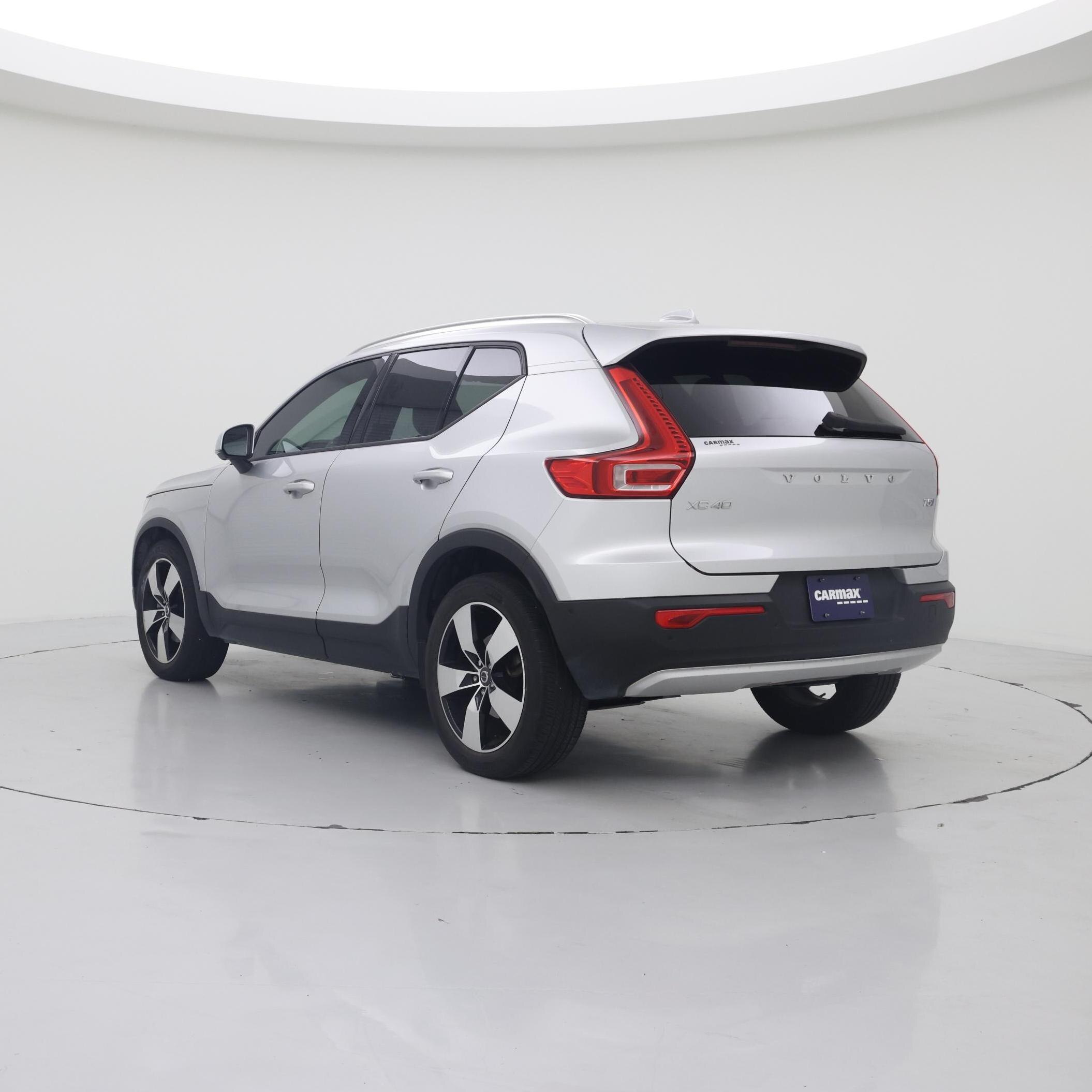 Thumbnail: 2019 Volvo XC40 - 2
