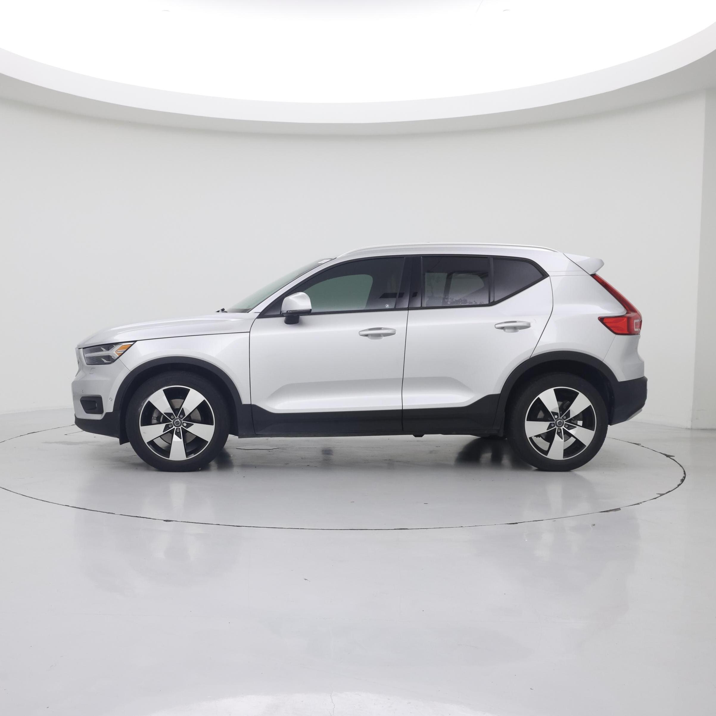 Thumbnail: 2019 Volvo XC40 - 3