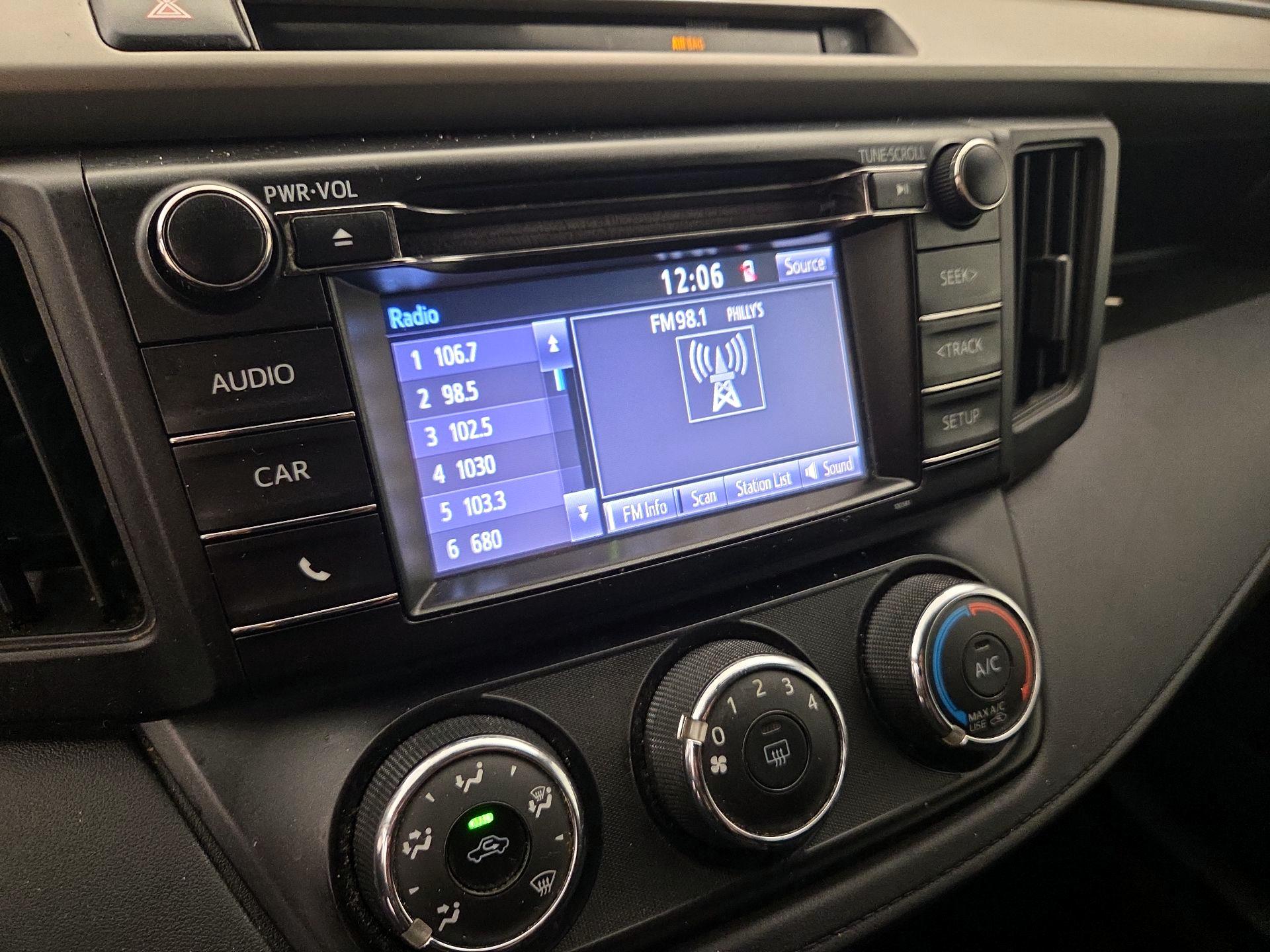 Thumbnail: 2016 Toyota RAV4 - 15