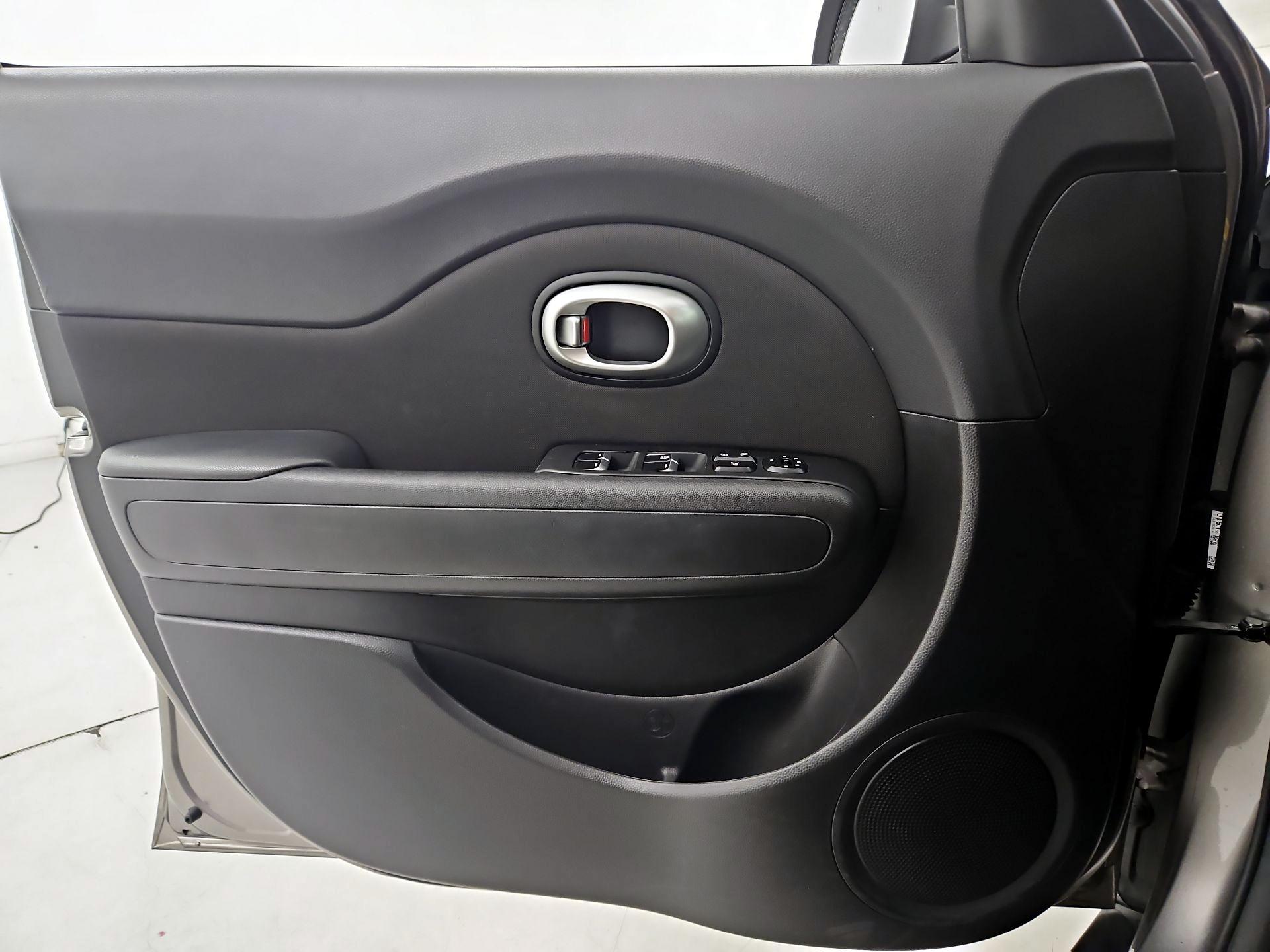 Thumbnail: 2018 Kia Soul - 12