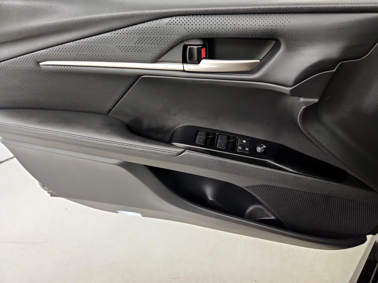 2025 Toyota Camry XSE - Photo 13