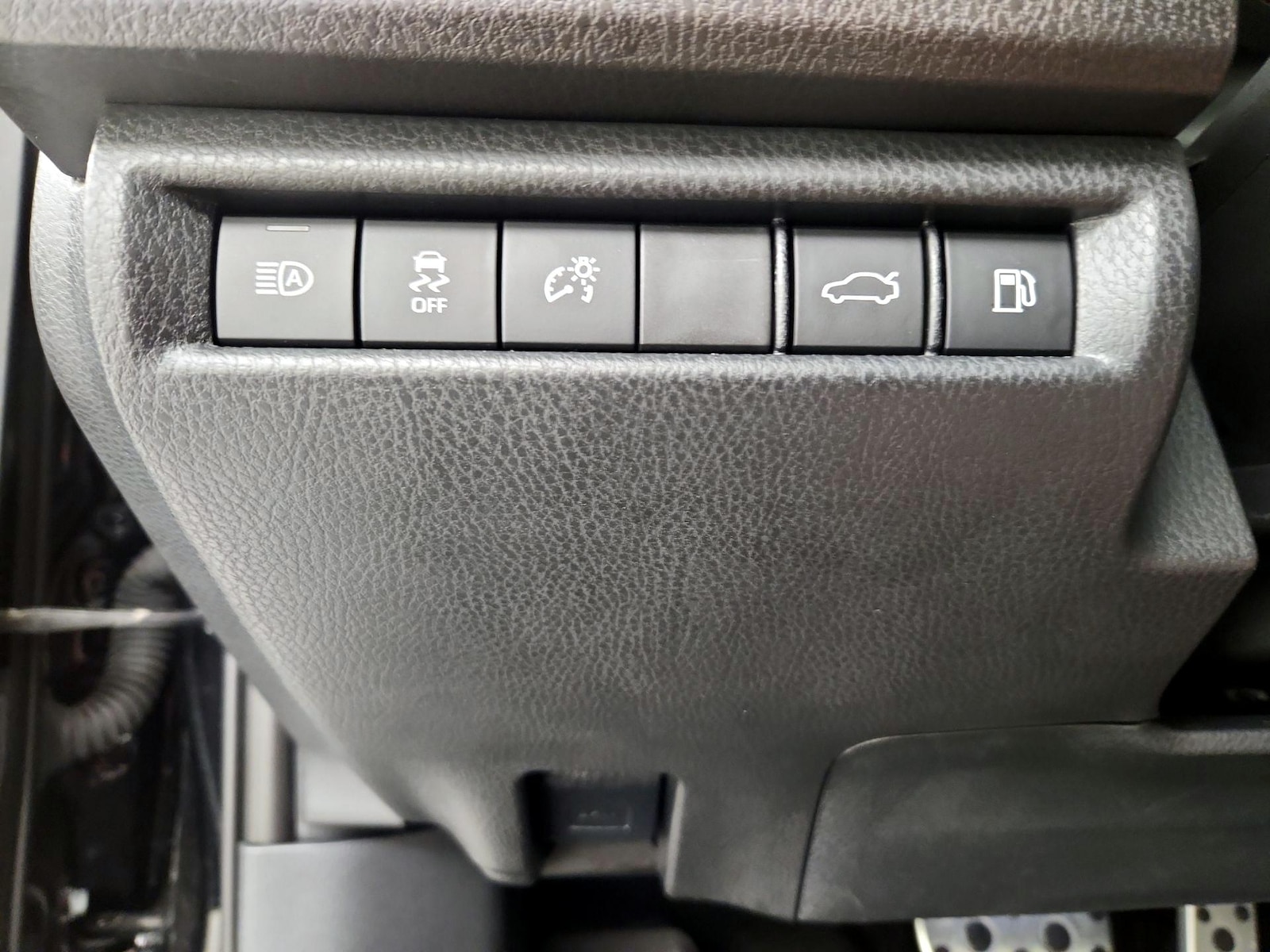 2025 Toyota Camry XSE - Photo 14