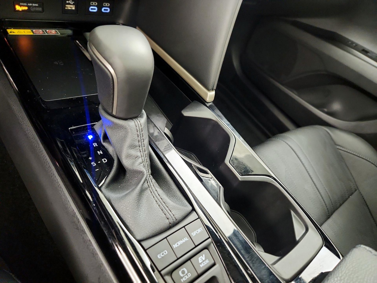 2025 Toyota Camry XSE - Photo 18