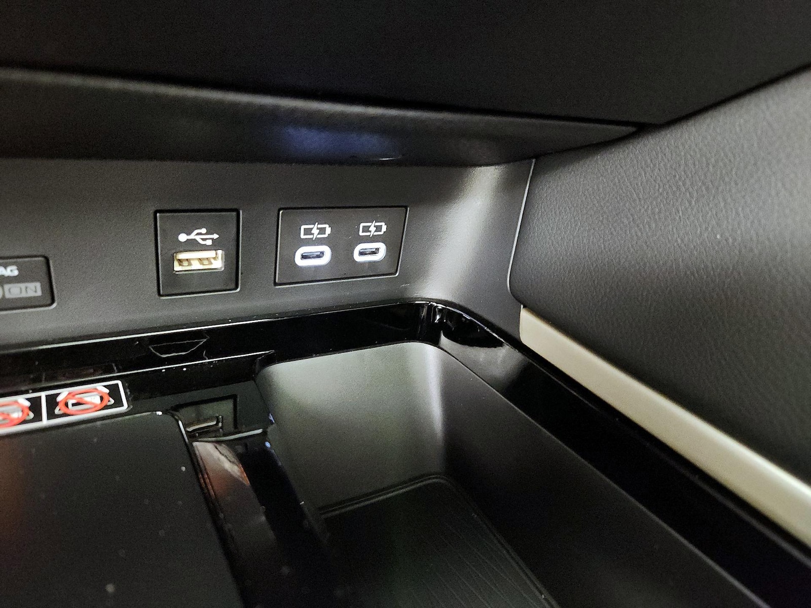 2025 Toyota Camry XSE - Photo 19