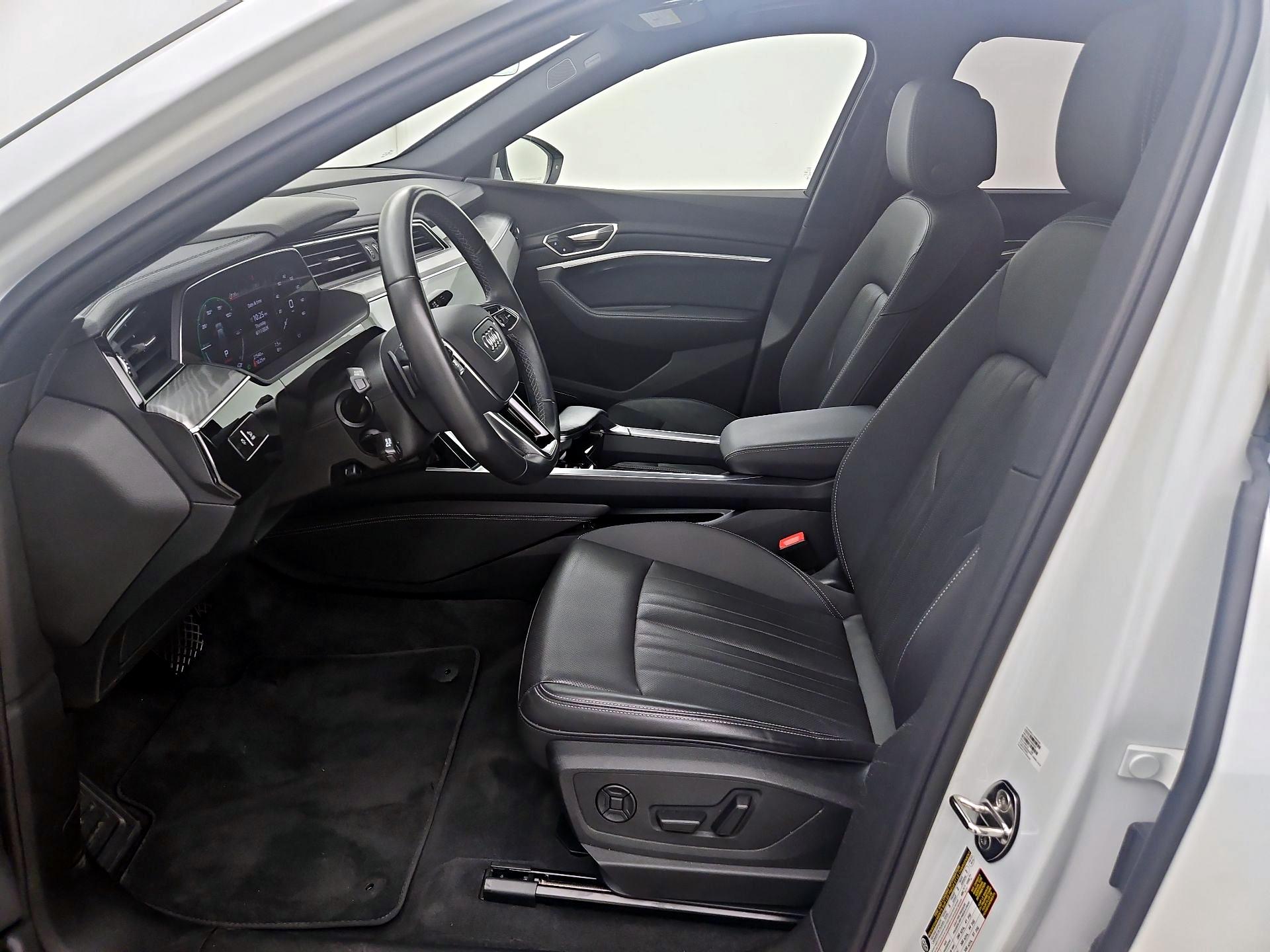 Thumbnail: 2024 Audi Q8 e-tron - 11
