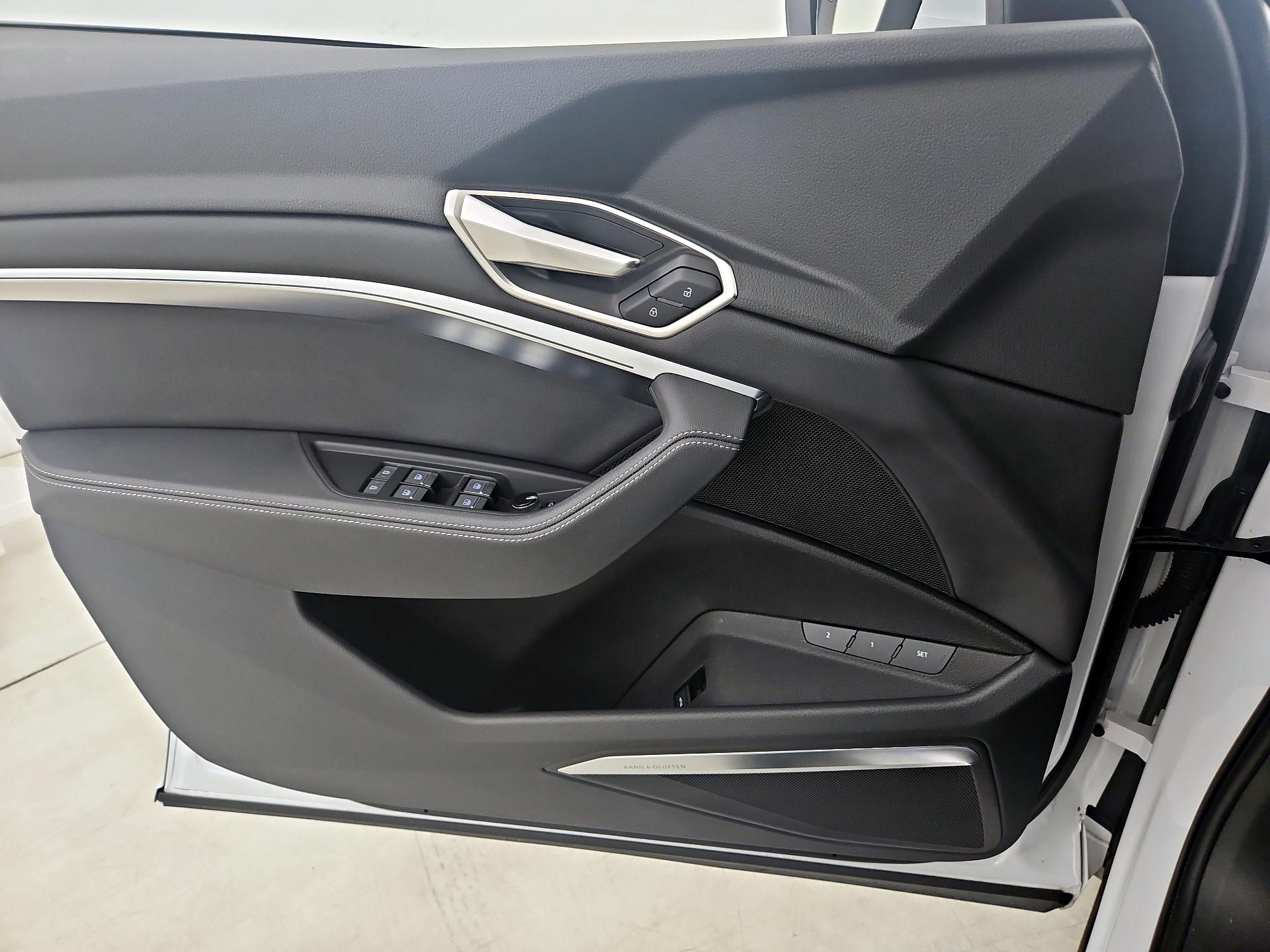 Thumbnail: 2024 Audi Q8 e-tron - 12