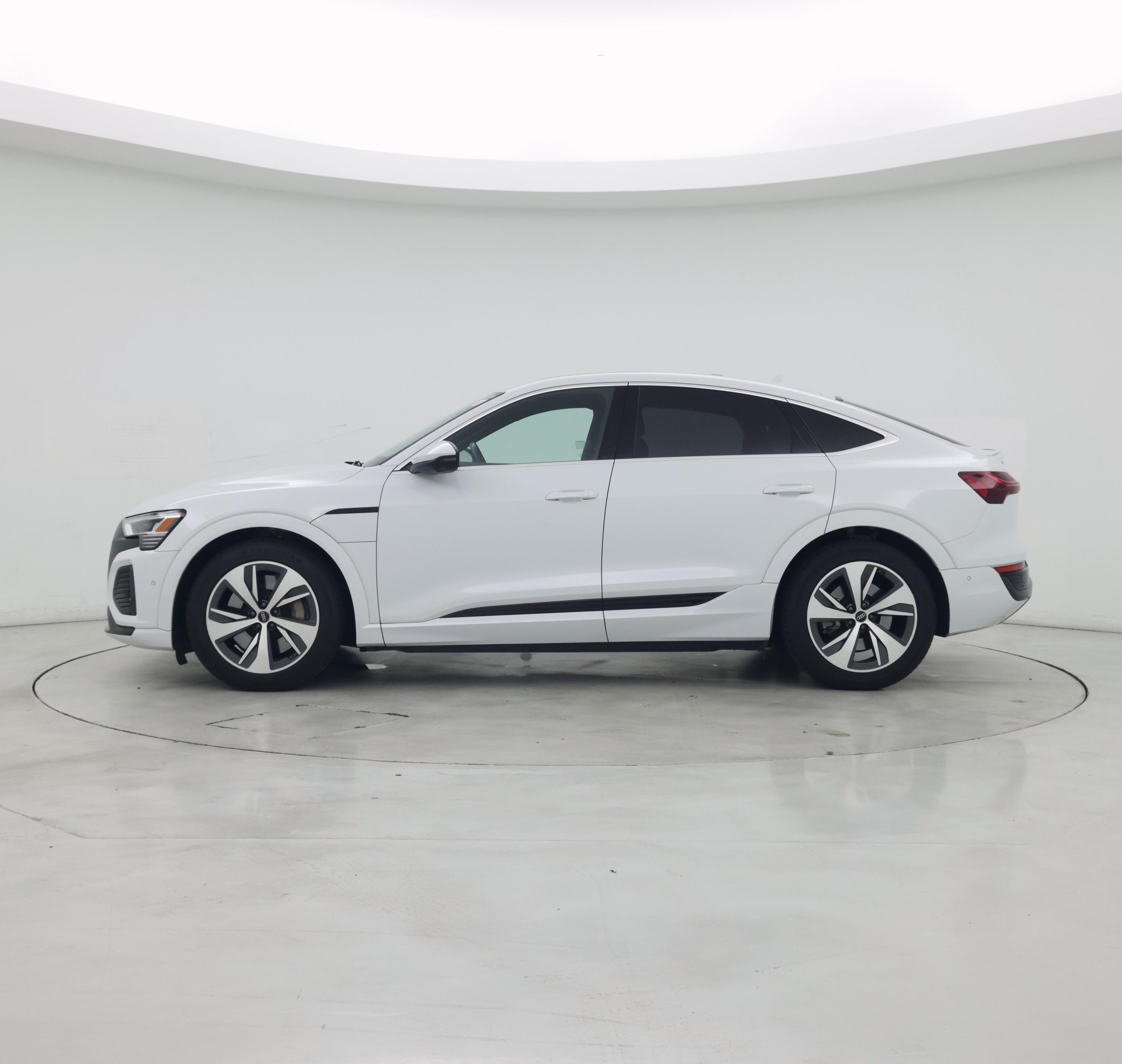 Thumbnail: 2024 Audi Q8 e-tron - 3