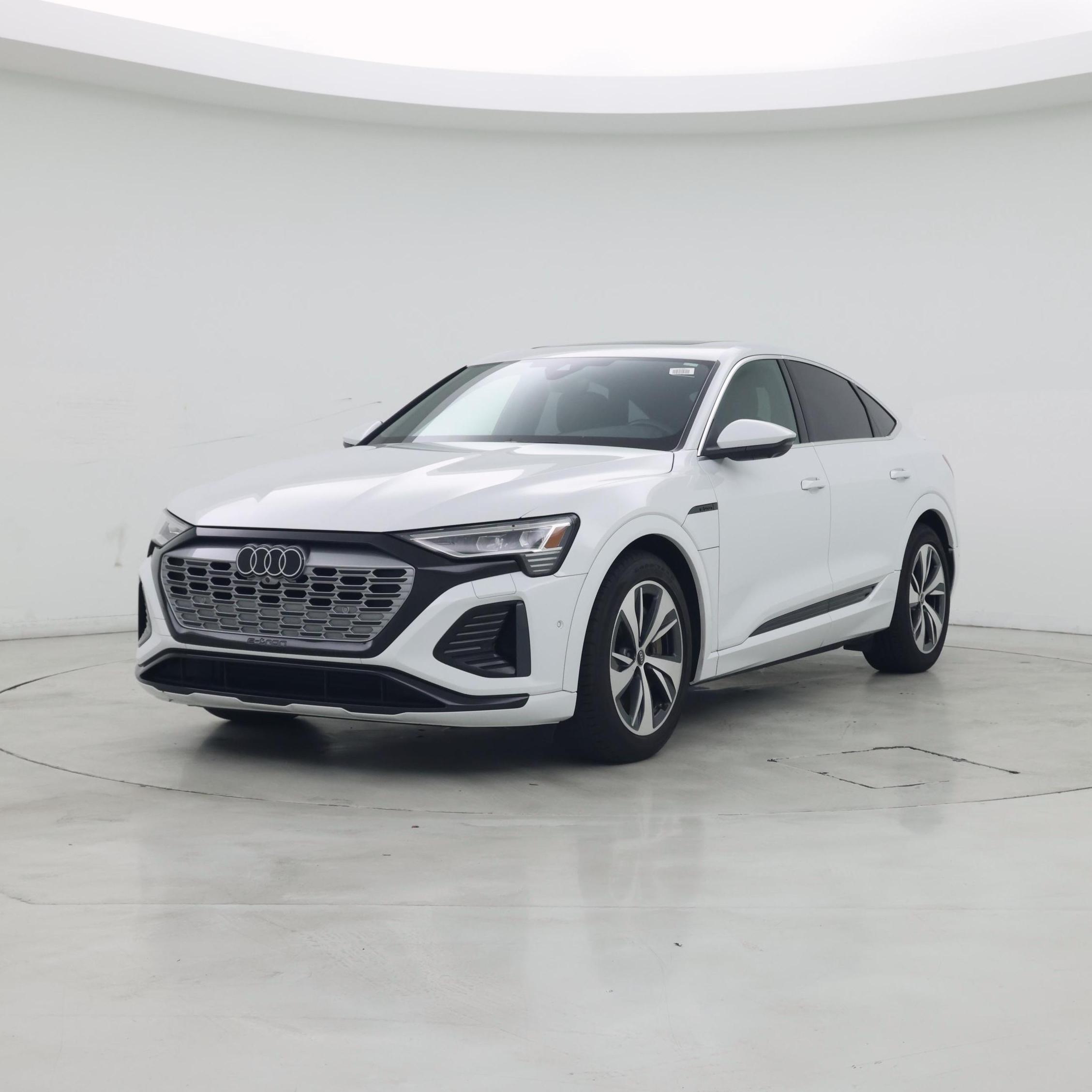 Thumbnail: 2024 Audi Q8 e-tron - 4