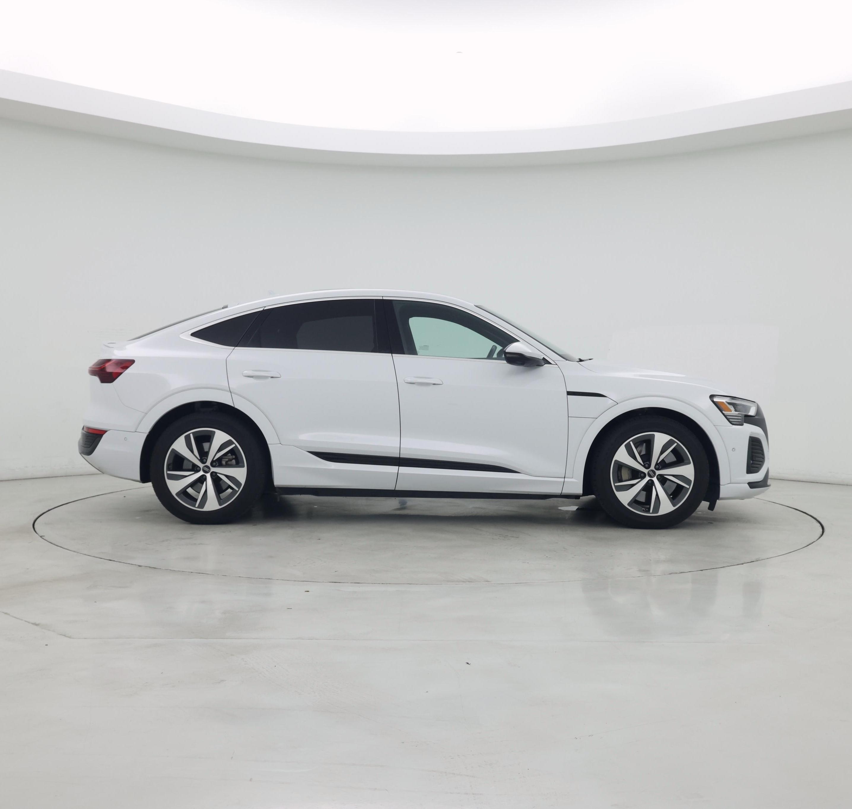 Thumbnail: 2024 Audi Q8 e-tron - 7
