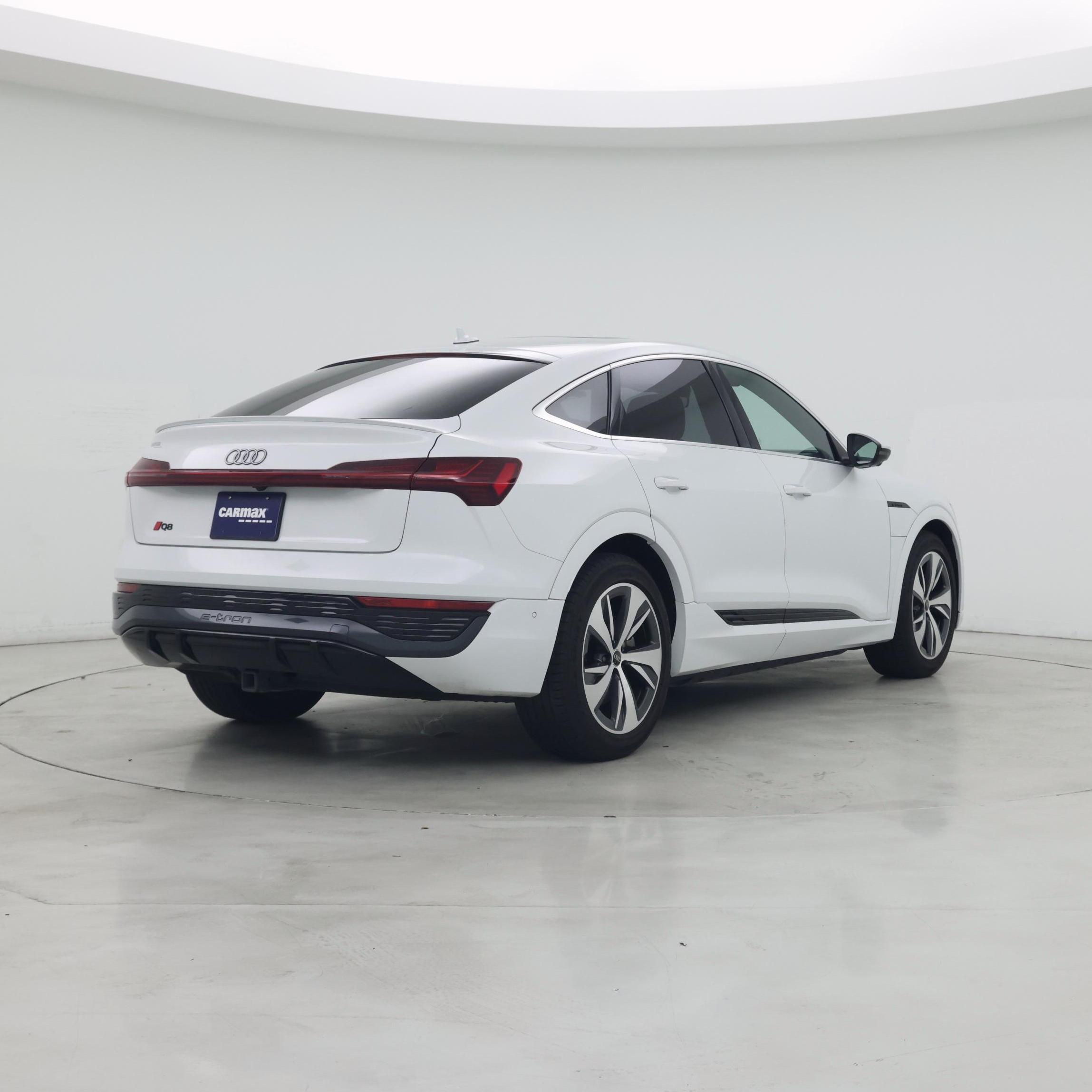 Thumbnail: 2024 Audi Q8 e-tron - 8