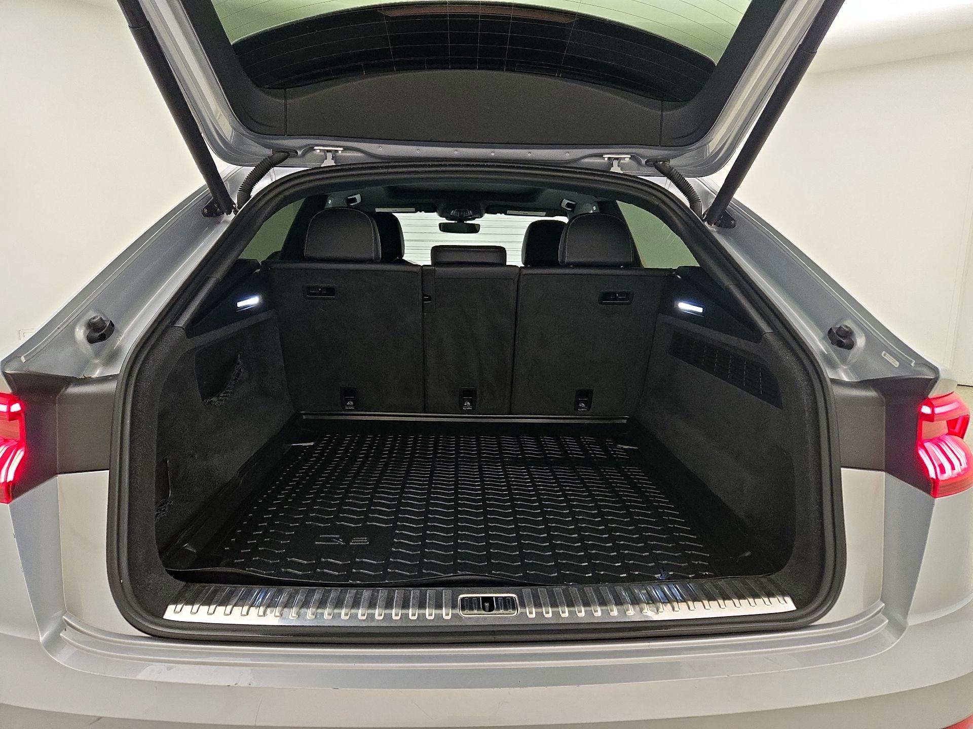 Thumbnail: 2019 Audi Q8 - 17