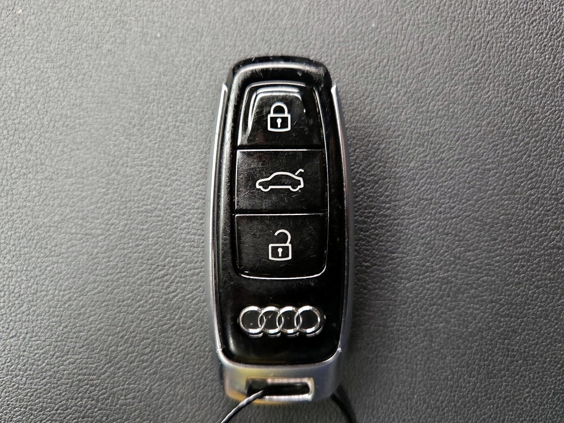 Thumbnail: 2019 Audi Q8 - 19