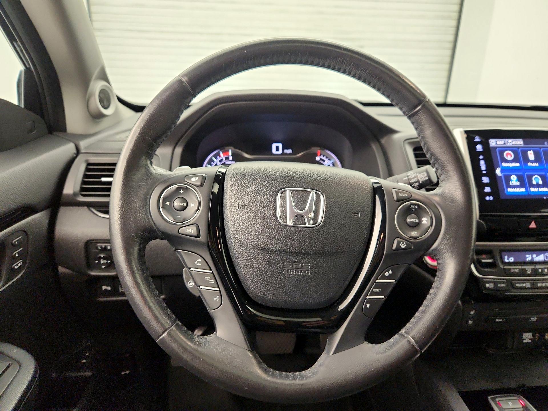 Thumbnail: 2017 Honda Pilot - 10