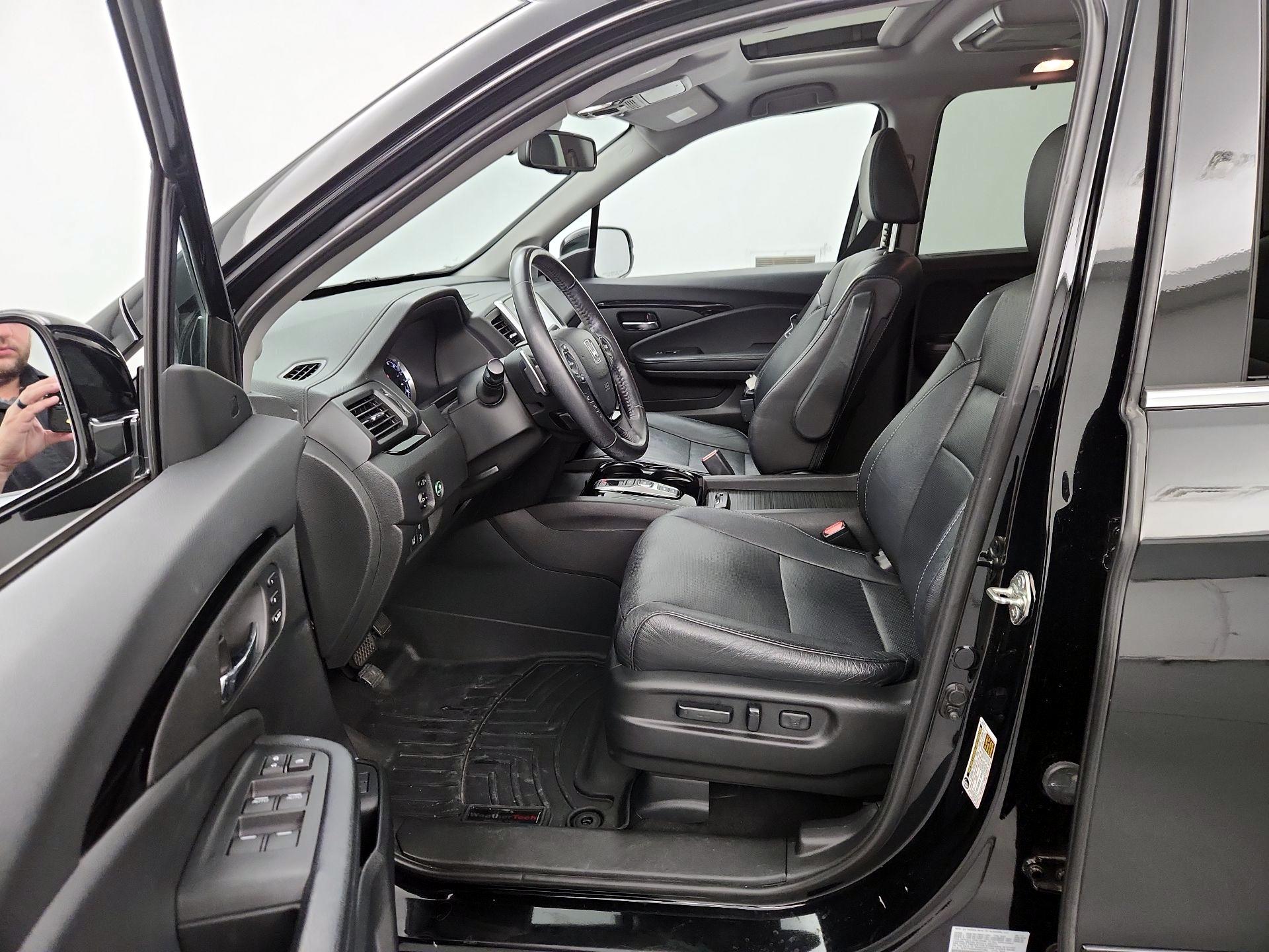 Thumbnail: 2017 Honda Pilot - 11