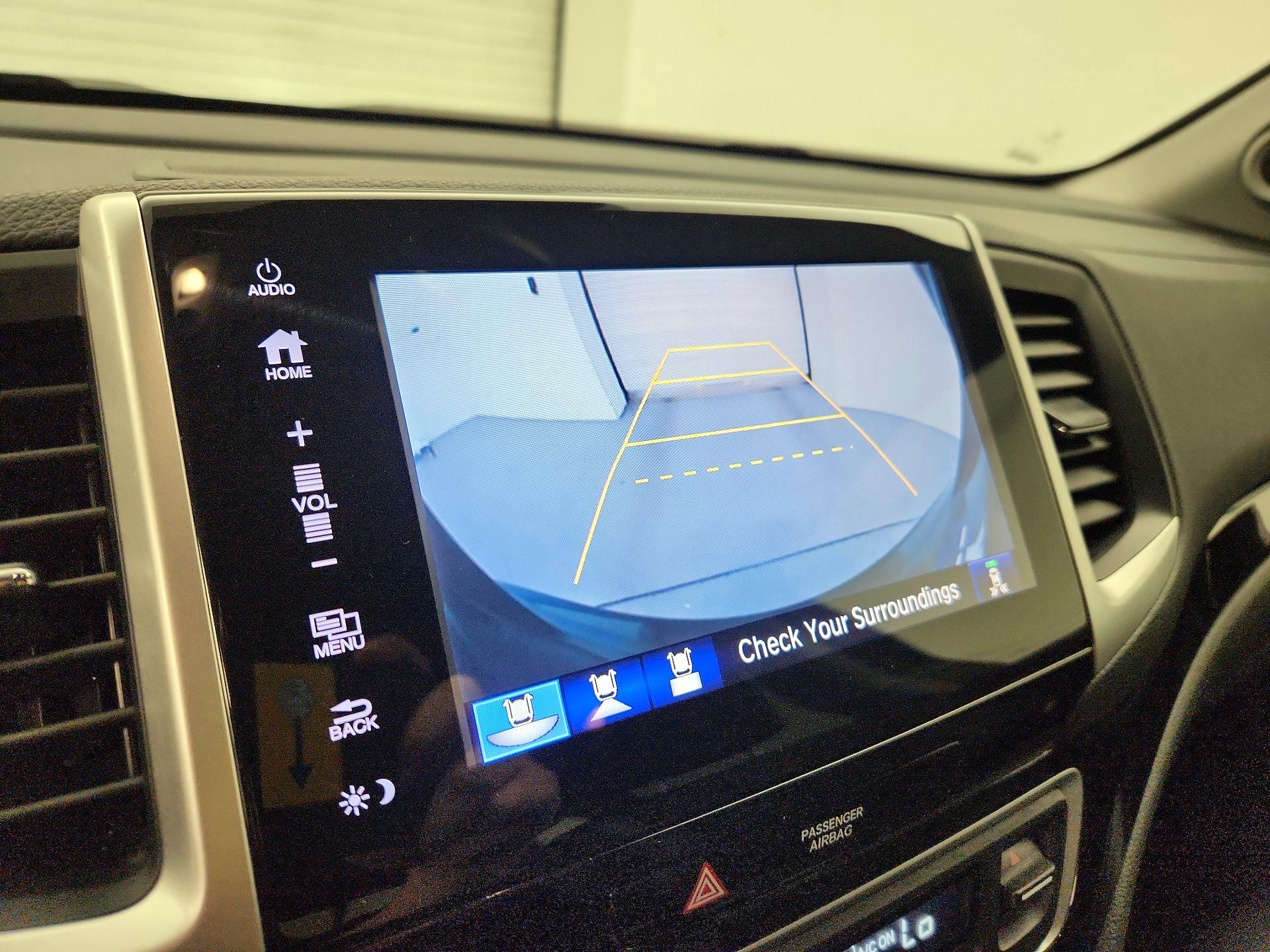 Thumbnail: 2017 Honda Pilot - 15