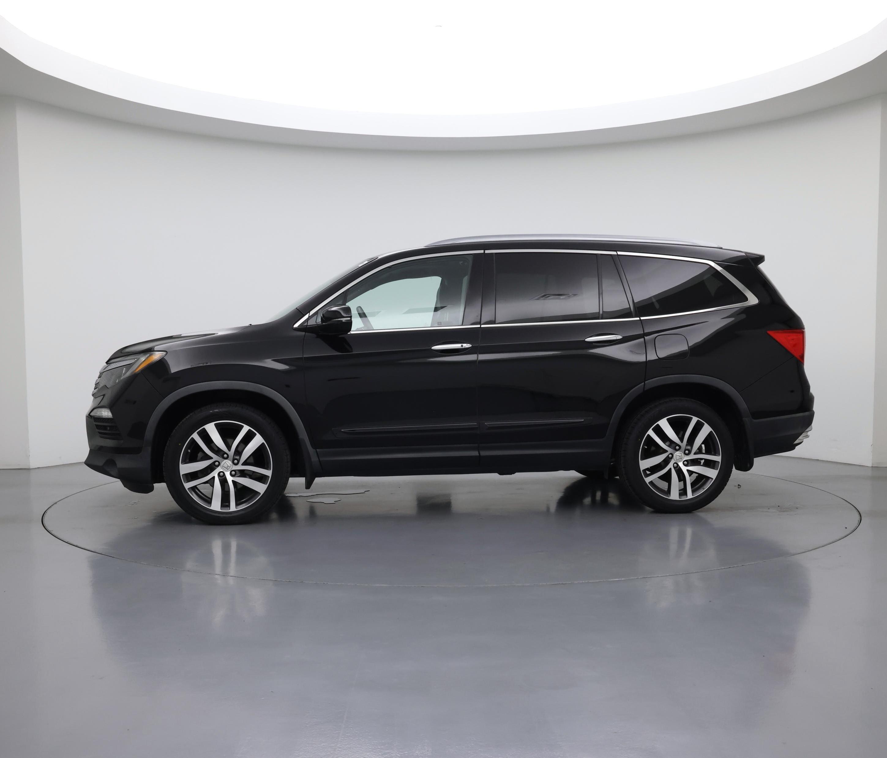 Thumbnail: 2017 Honda Pilot - 3