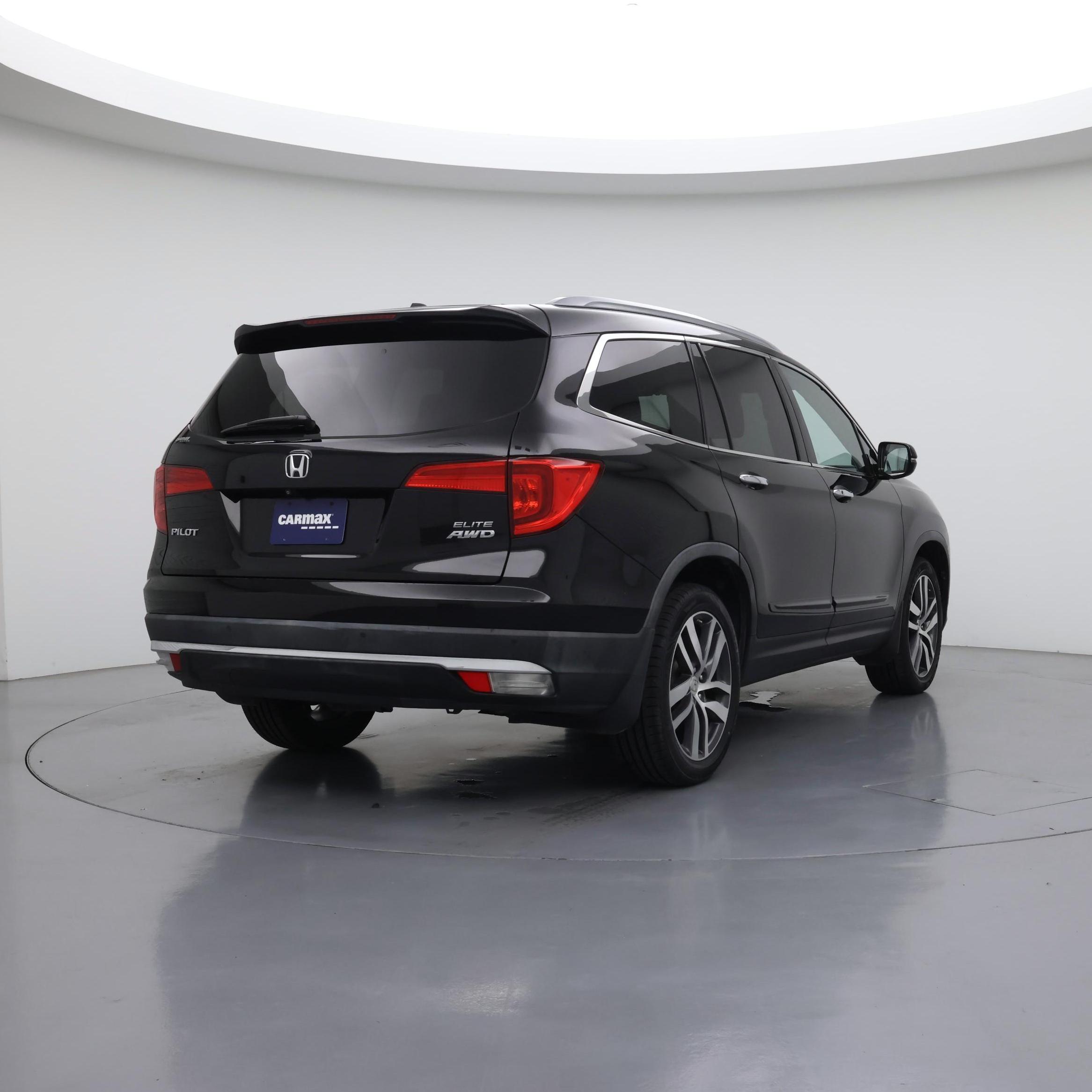 Thumbnail: 2017 Honda Pilot - 8