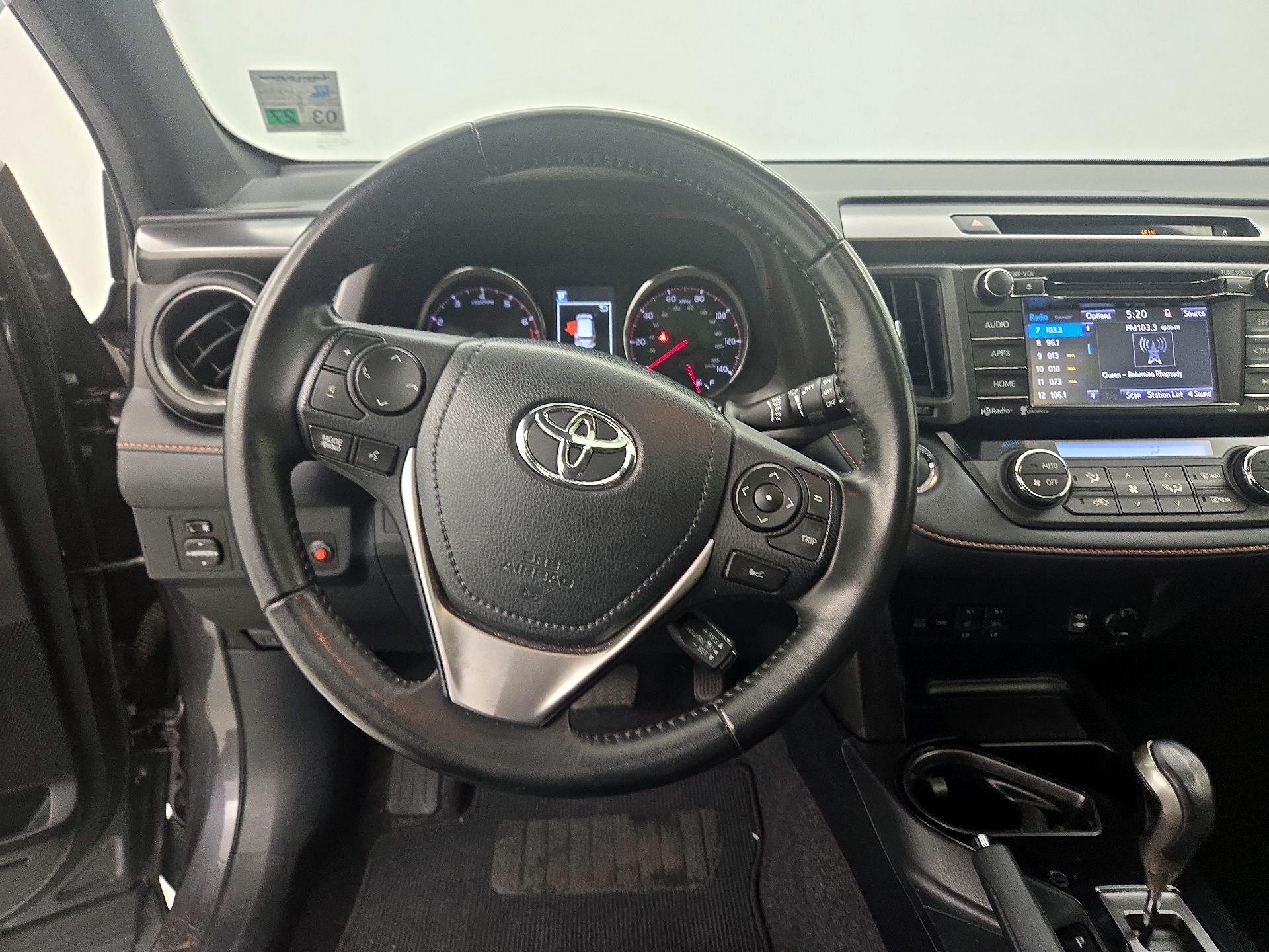 Thumbnail: 2018 Toyota RAV4 - 10