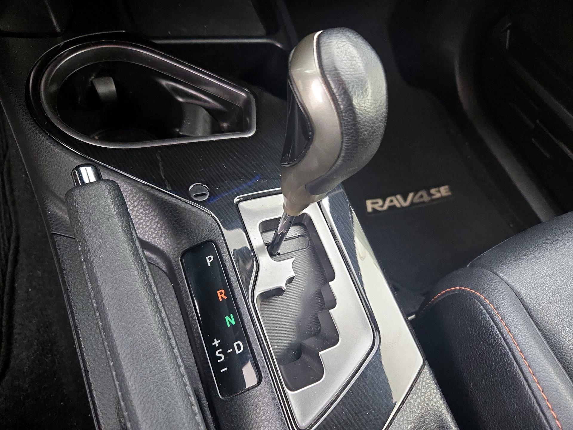 Thumbnail: 2018 Toyota RAV4 - 17