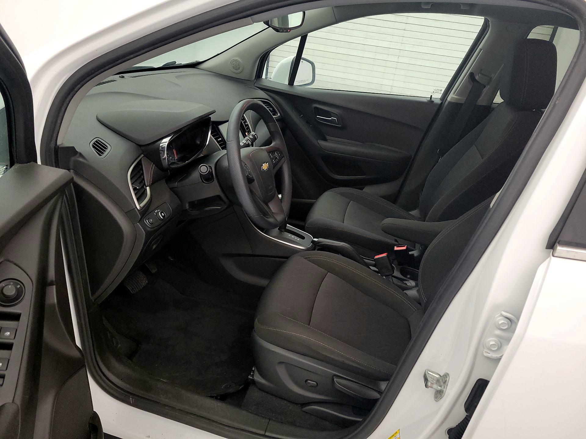 Thumbnail: 2017 Chevrolet Trax - 11