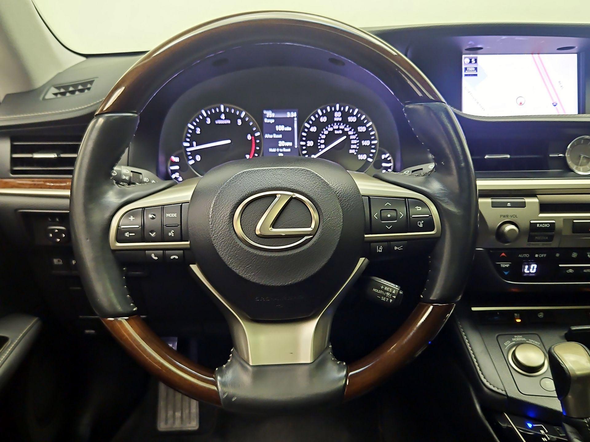 Thumbnail: 2018 Lexus ES - 10