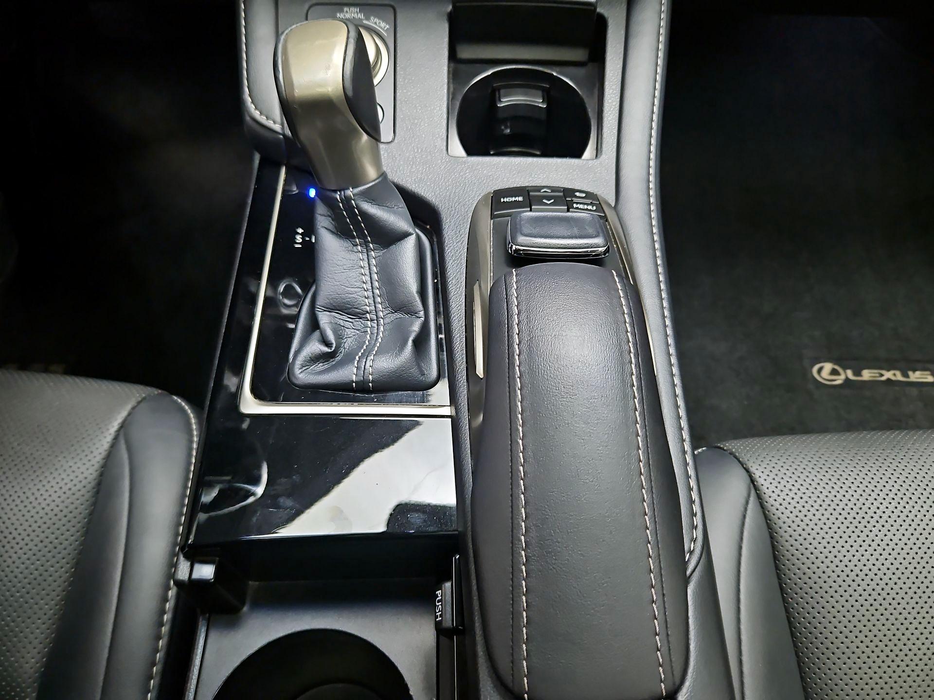Thumbnail: 2018 Lexus ES - 18