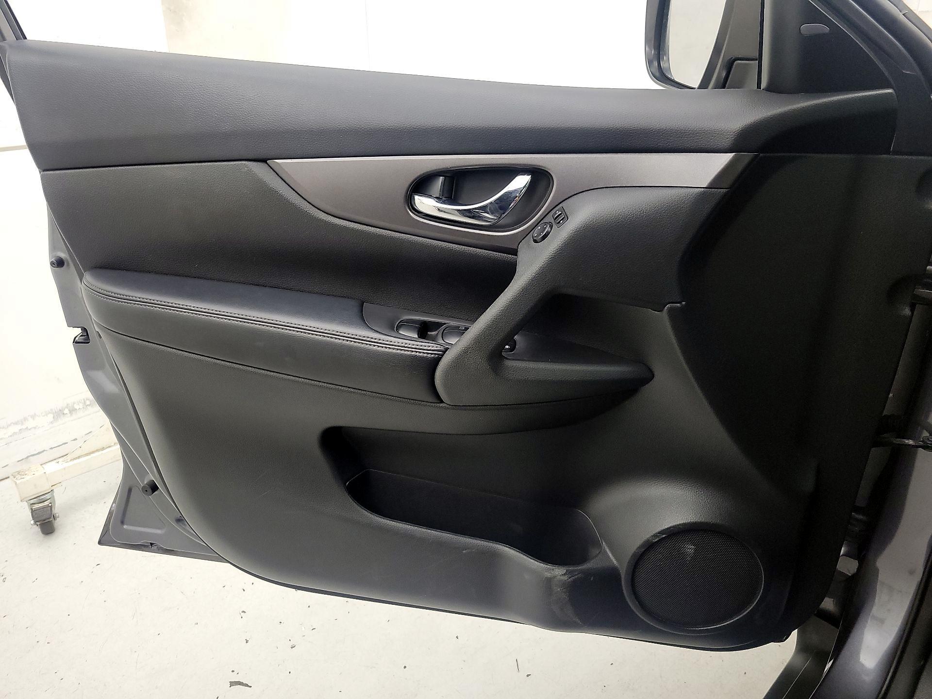 Thumbnail: 2016 Nissan Rogue - 12