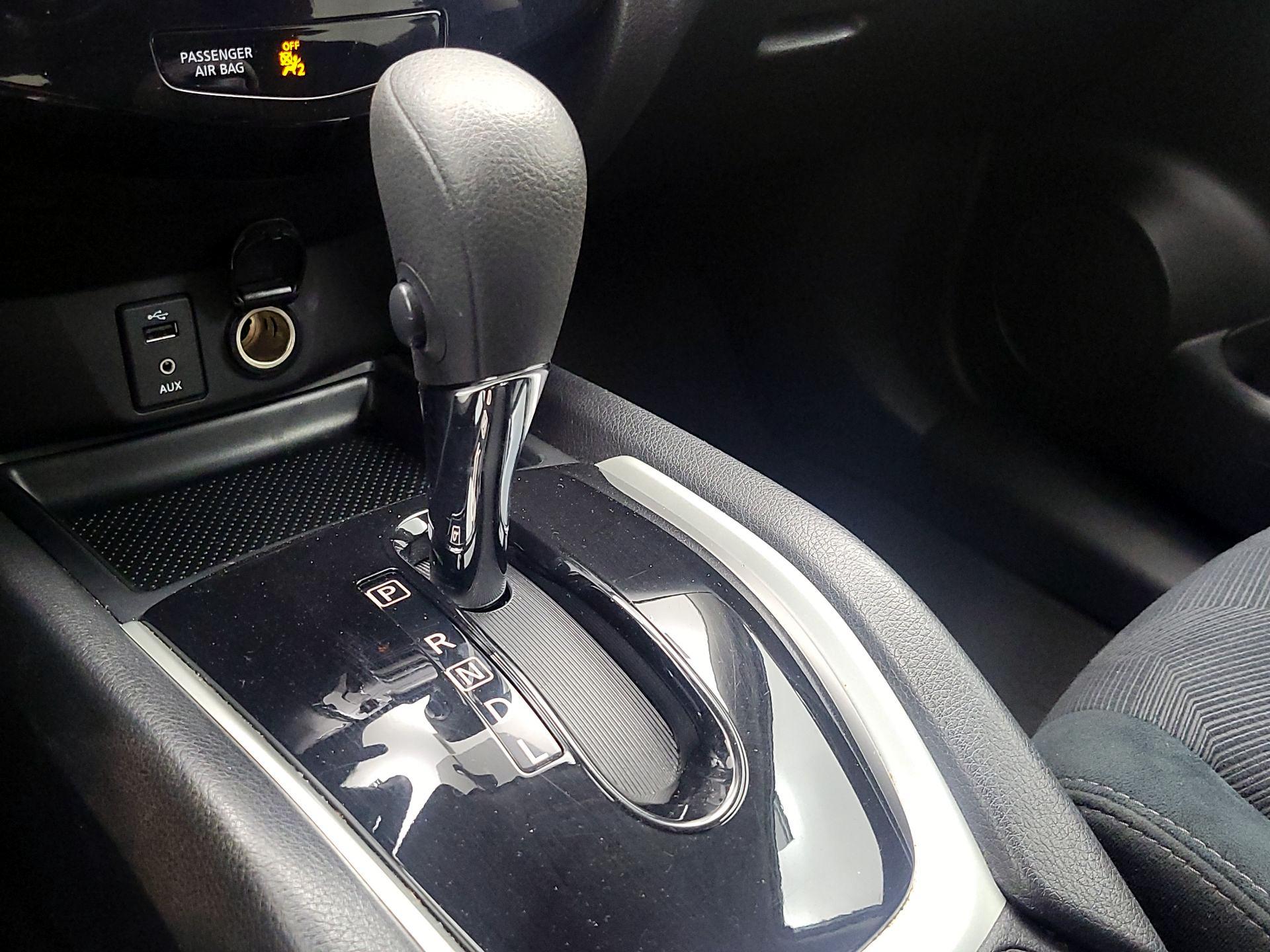 Thumbnail: 2016 Nissan Rogue - 18