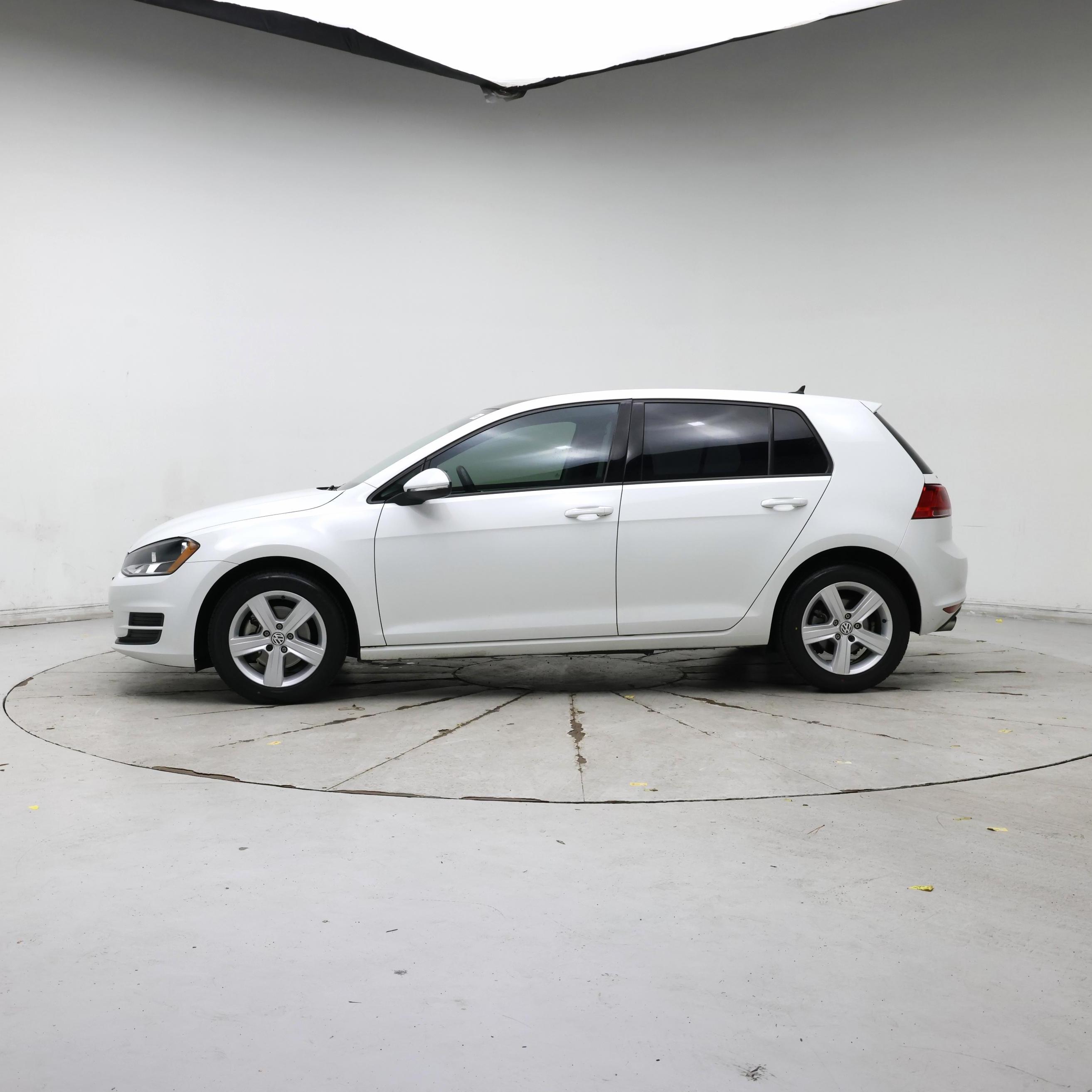 Thumbnail: 2017 Volkswagen Golf - 3