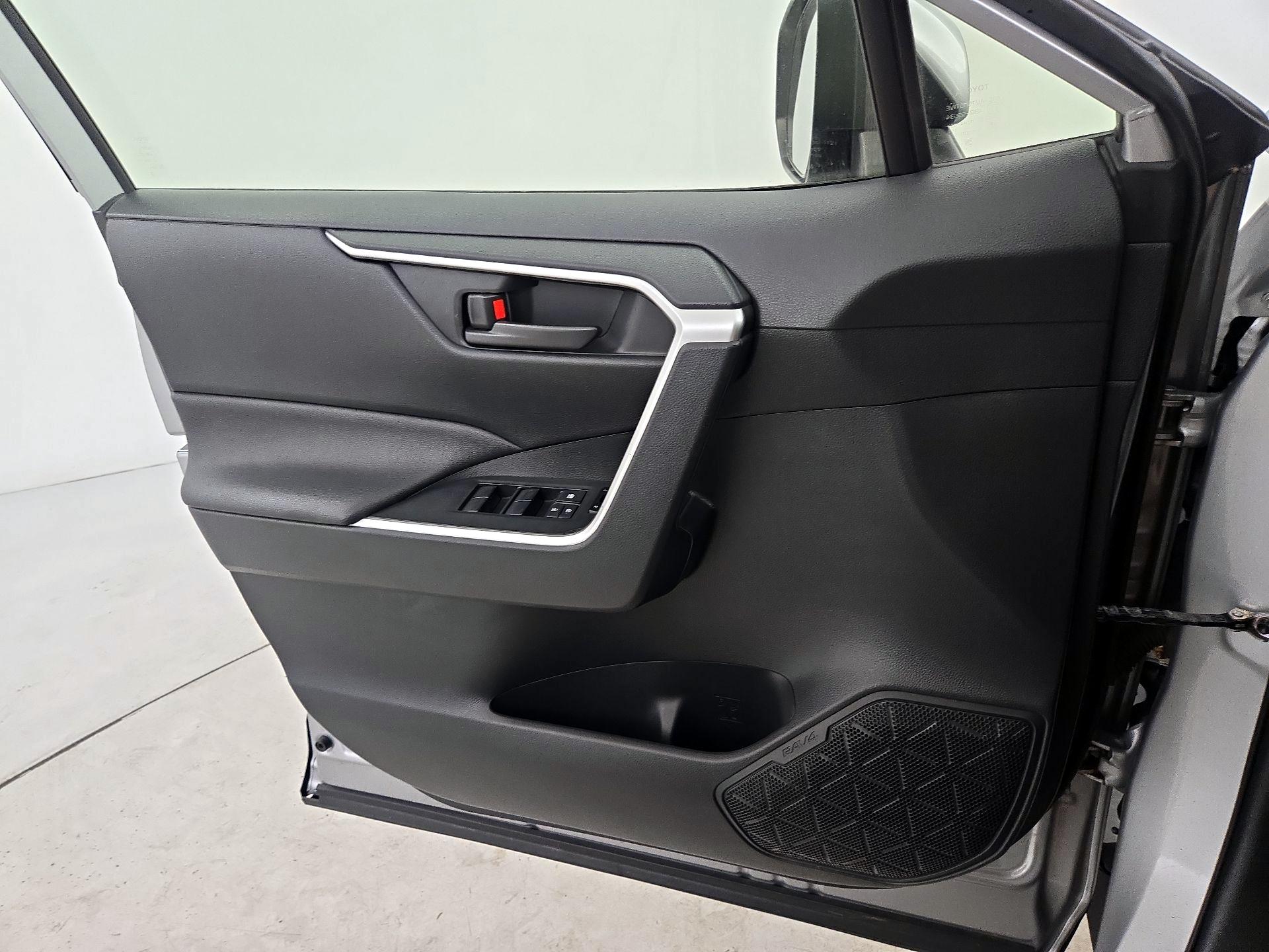 Thumbnail: 2019 Toyota RAV4 - 12