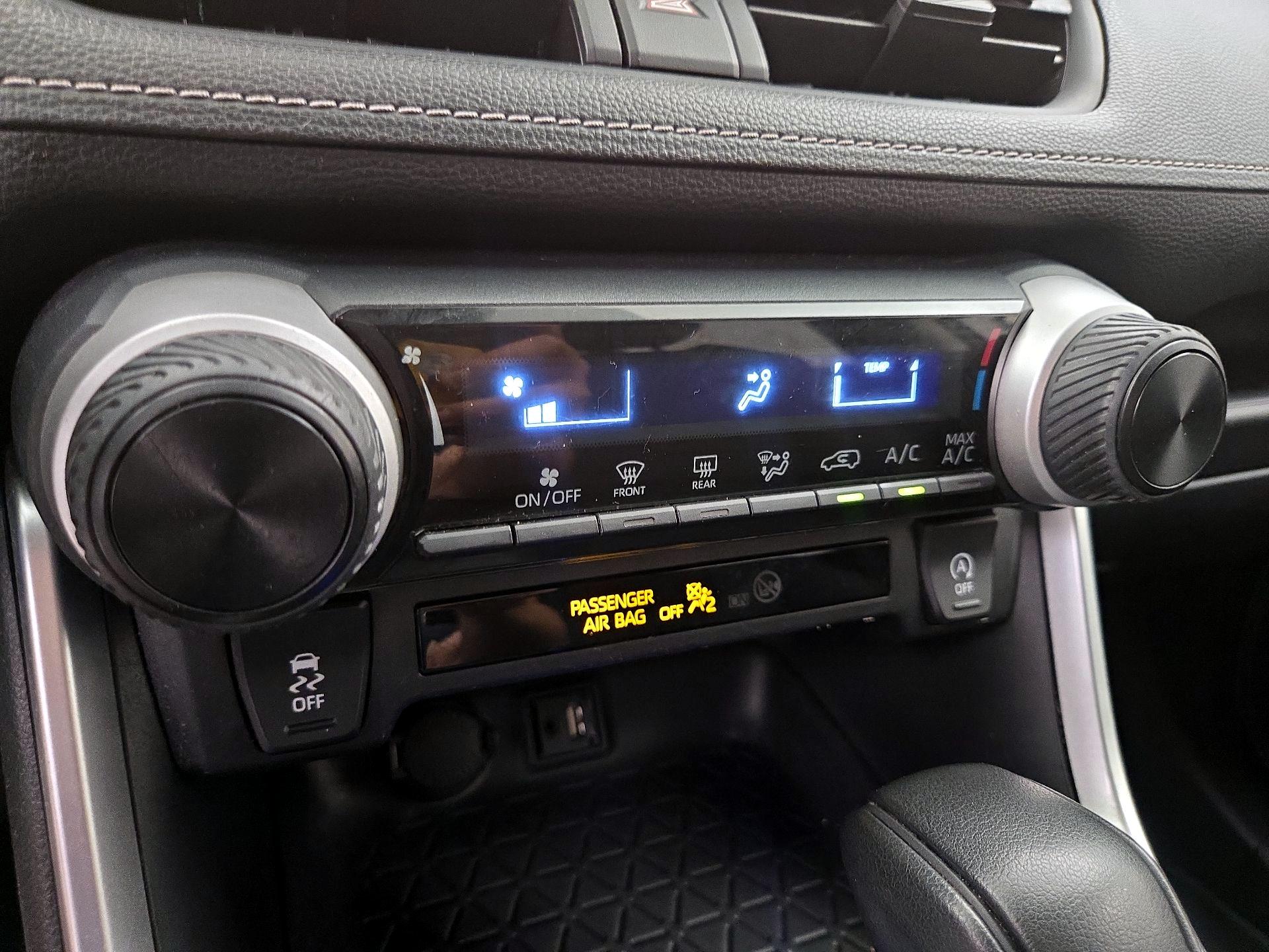 Thumbnail: 2019 Toyota RAV4 - 16